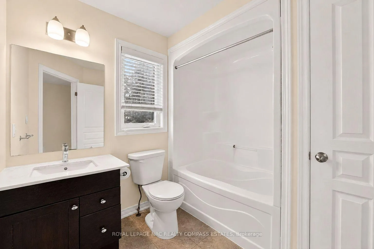 Photo 7 of Unit 1, 6117 Kelsey Crescent, Niagara Falls, Forestview — HOMEH