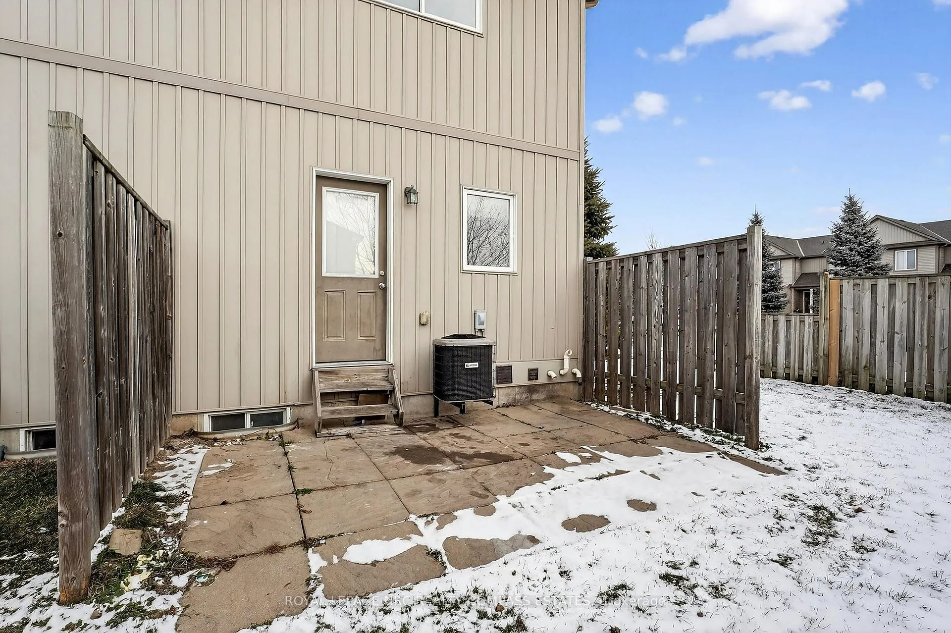 Photo 15 of Unit 1, 6117 Kelsey Crescent, Niagara Falls, Forestview — HOMEH