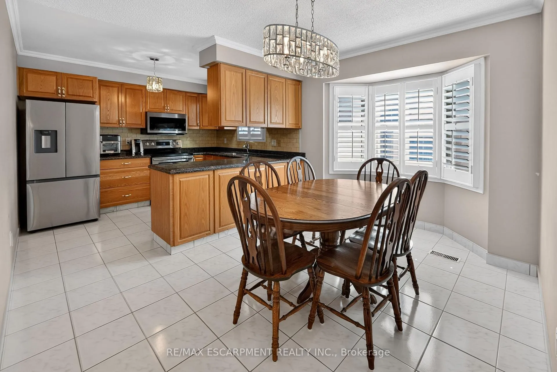 Photo 7 of 6444 Armstrong Drive, Niagara Falls, West Wood — HOMEH