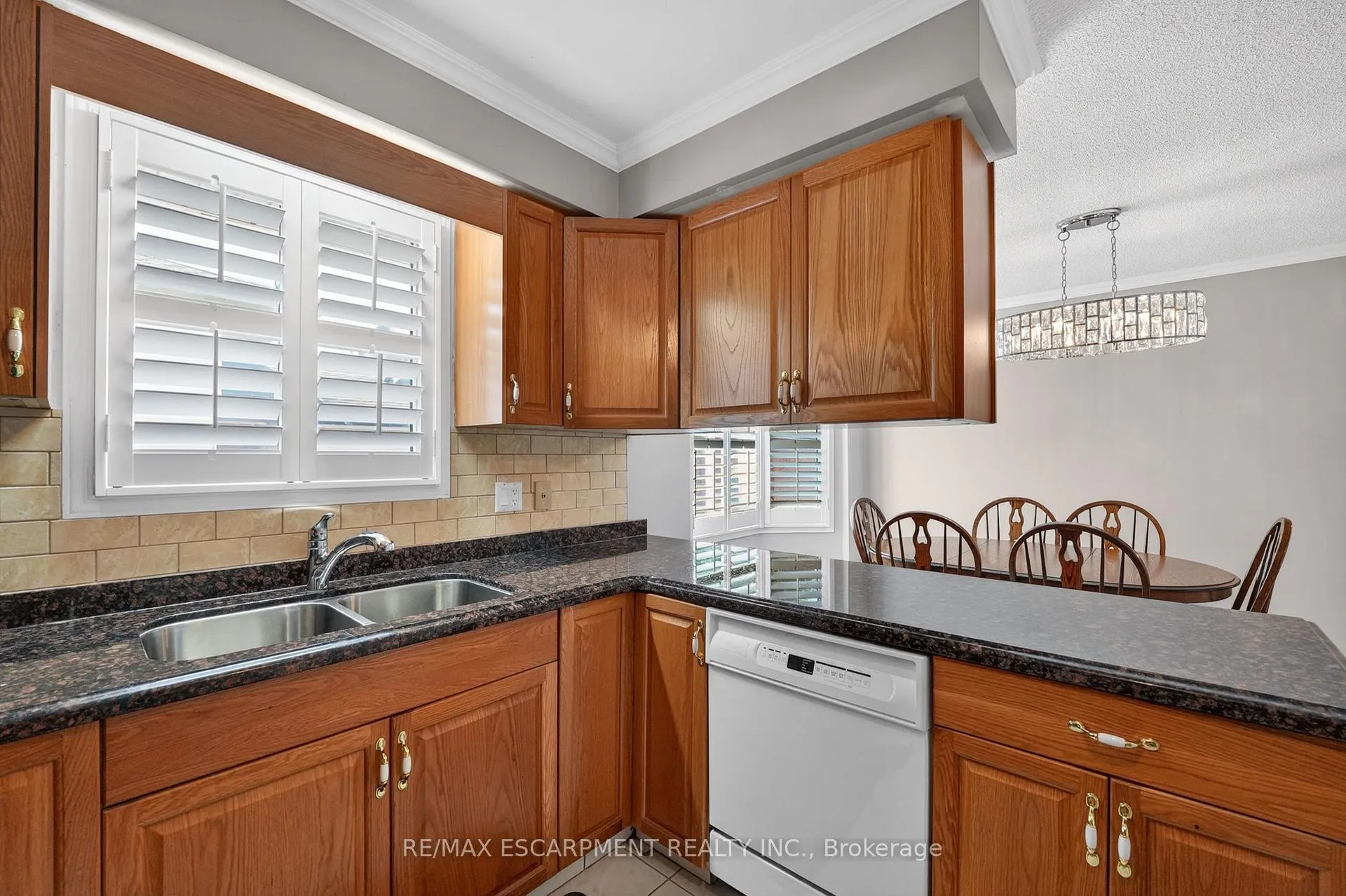 Photo 9 of 6444 Armstrong Drive, Niagara Falls, West Wood — HOMEH