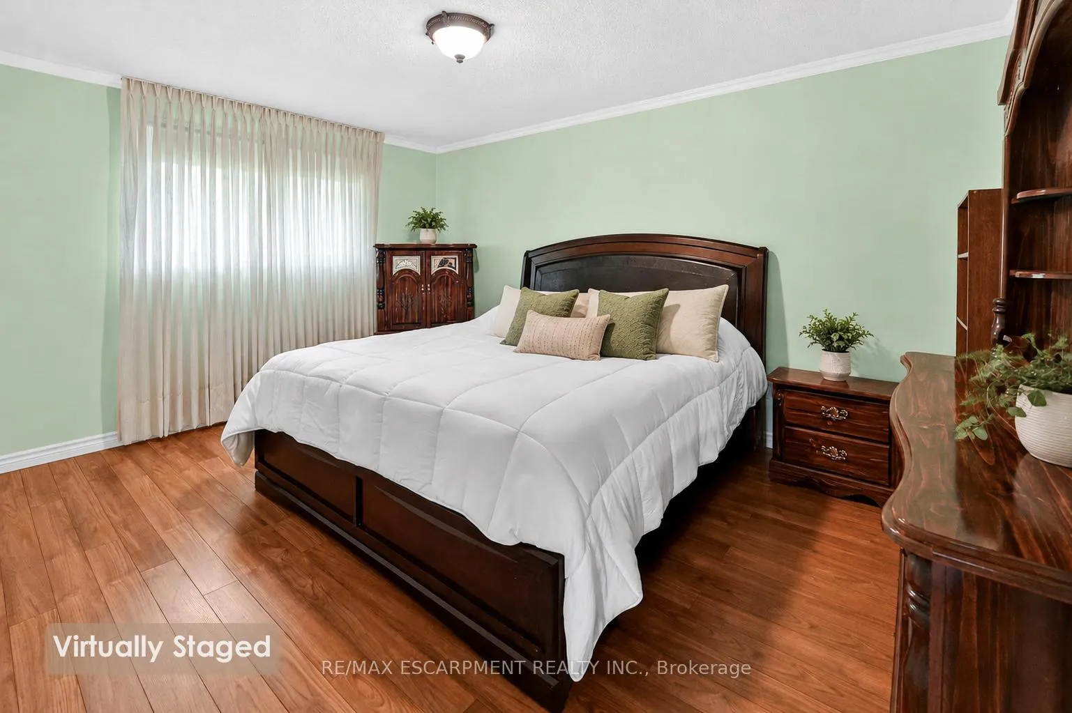 Photo 10 of 6444 Armstrong Drive, Niagara Falls, West Wood — HOMEH