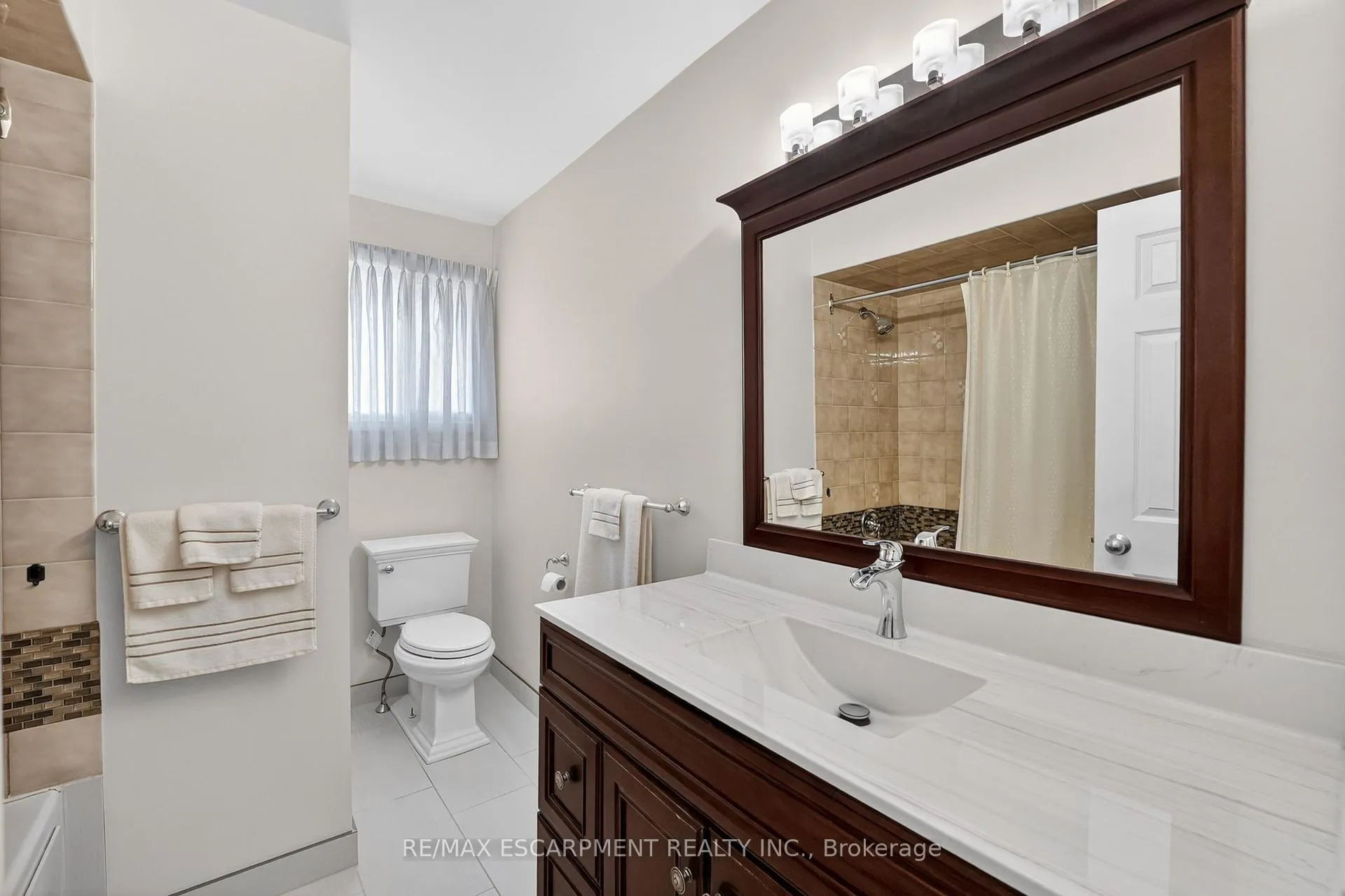 Photo 13 of 6444 Armstrong Drive, Niagara Falls, West Wood — HOMEH