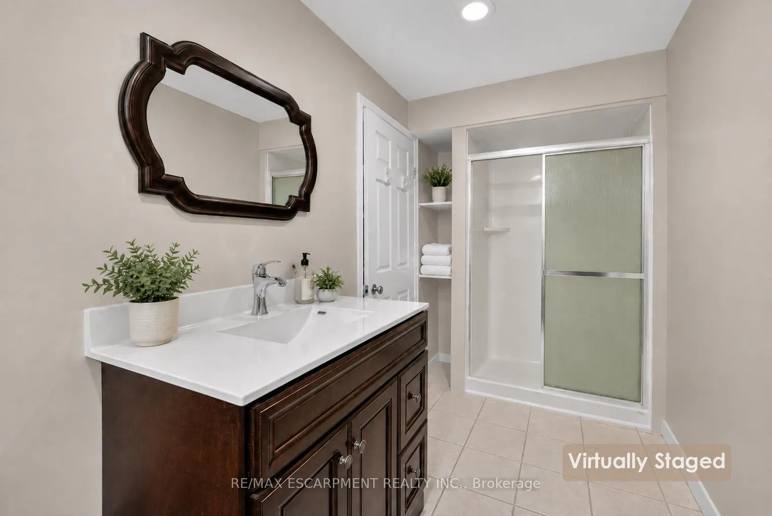 Photo 18 of 6444 Armstrong Drive, Niagara Falls, West Wood — HOMEH