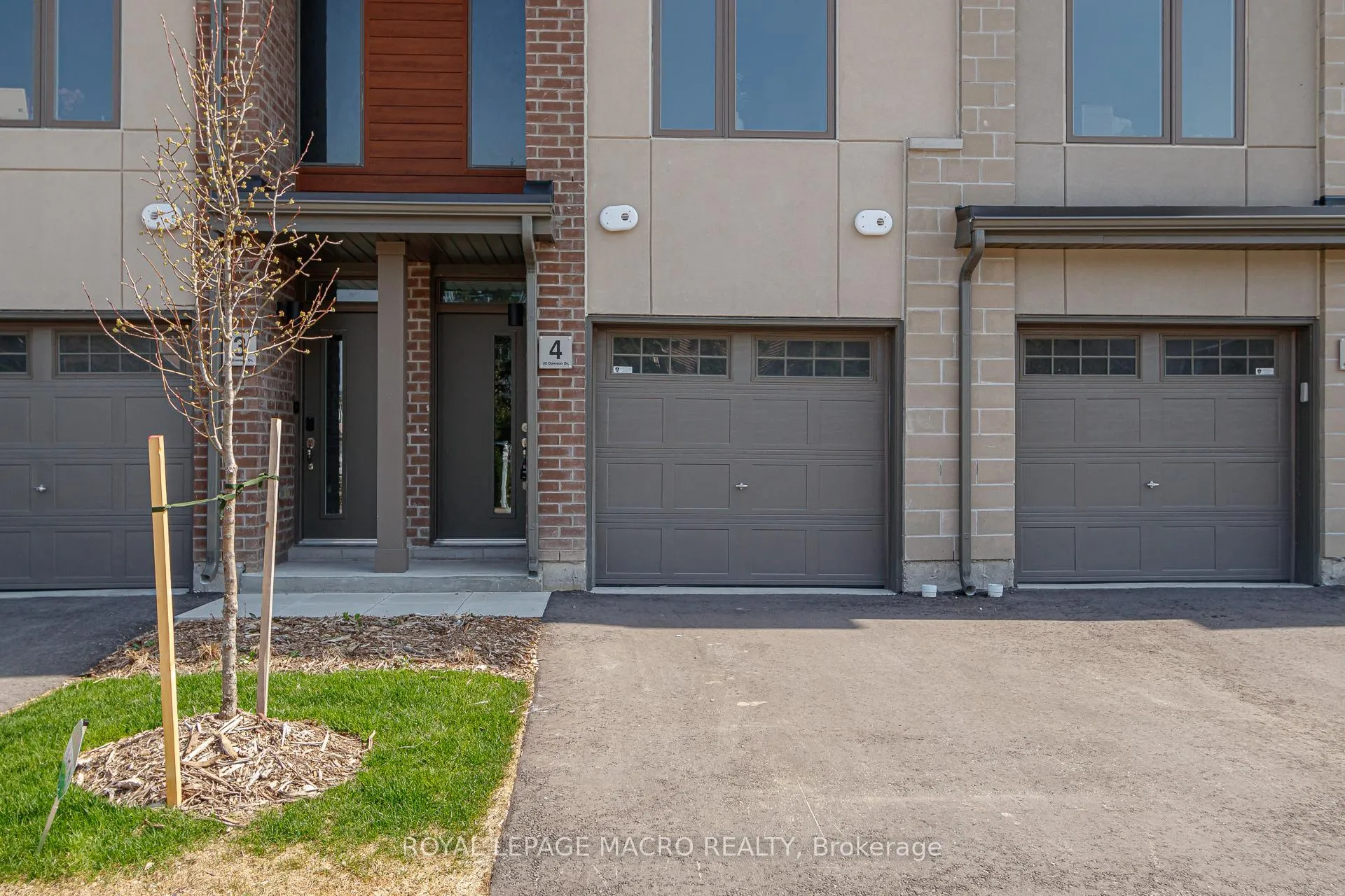 Photo 2 of Unit 4, 35 Dawson Drive, Collingwood — HOMEH