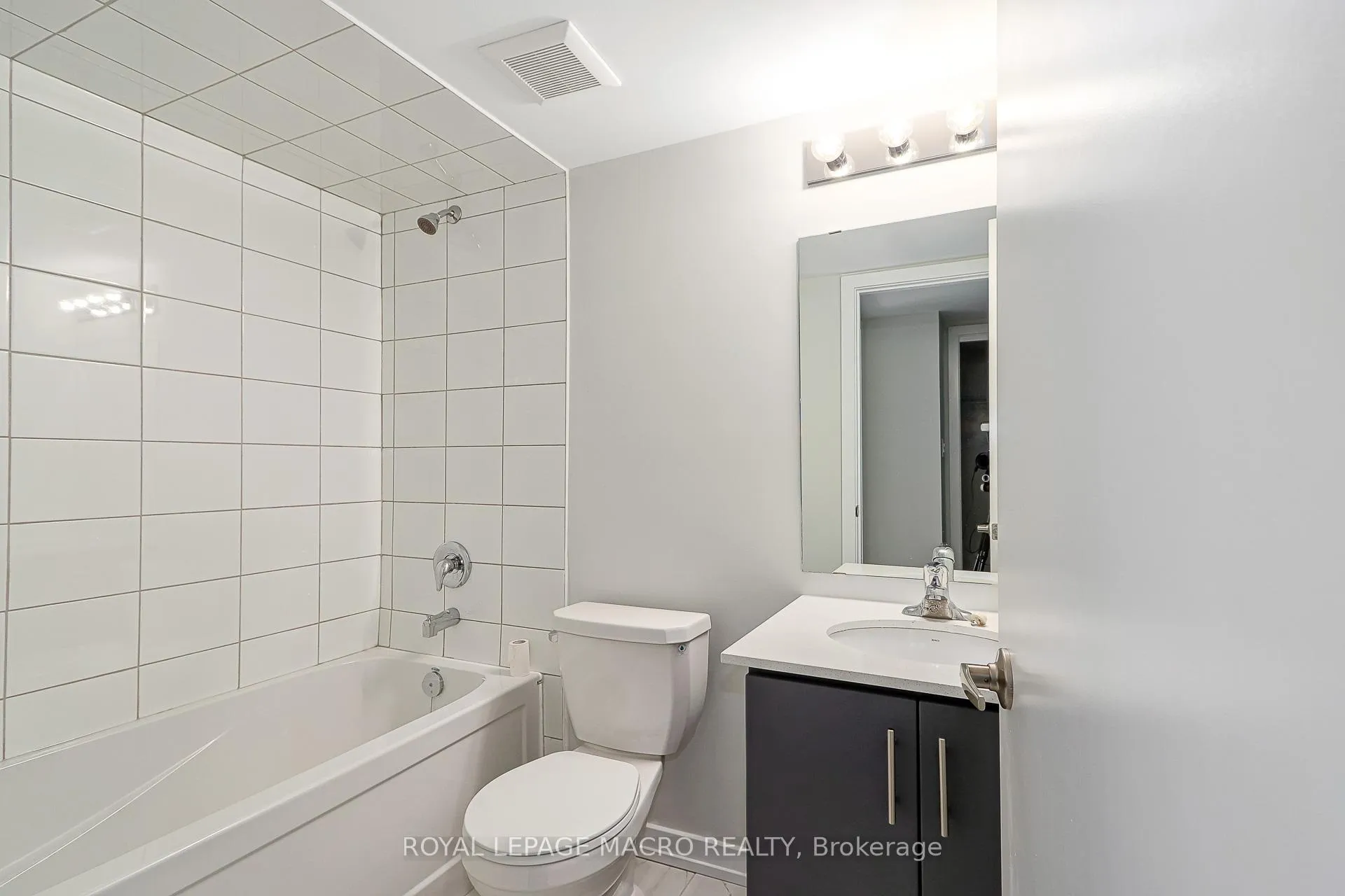 Photo 12 of Unit 4, 35 Dawson Drive, Collingwood — HOMEH