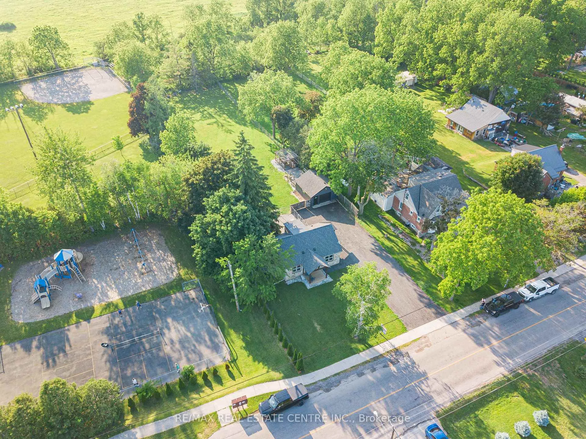 Photo 4 of 1235 Sheffield Road, Hamilton, Rural Flamborough — HOMEH
