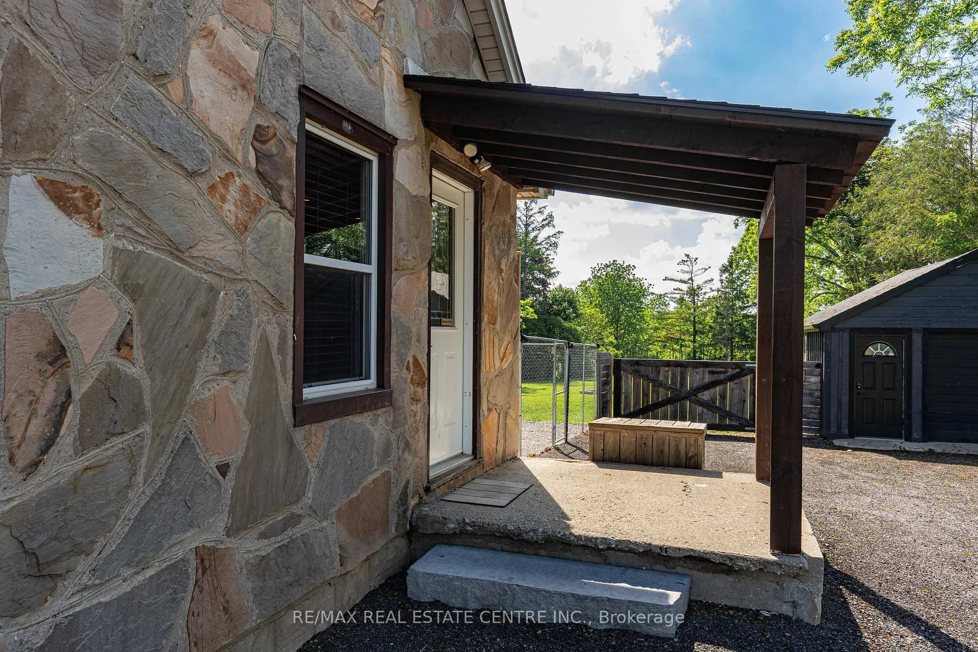 Photo 10 of 1235 Sheffield Road, Hamilton, Rural Flamborough — HOMEH