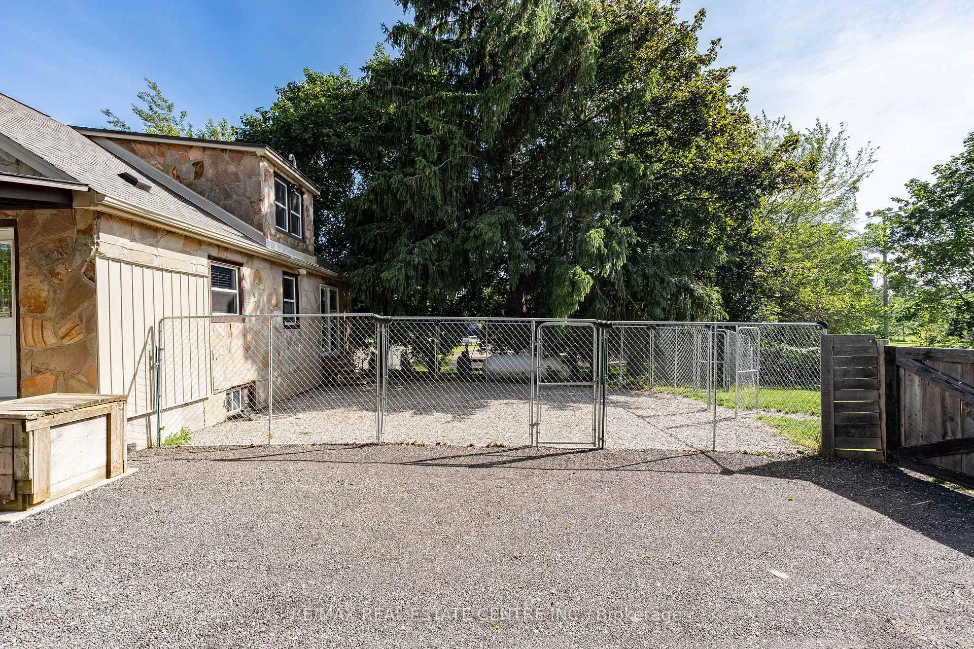 Photo 33 of 1235 Sheffield Road, Hamilton, Rural Flamborough — HOMEH
