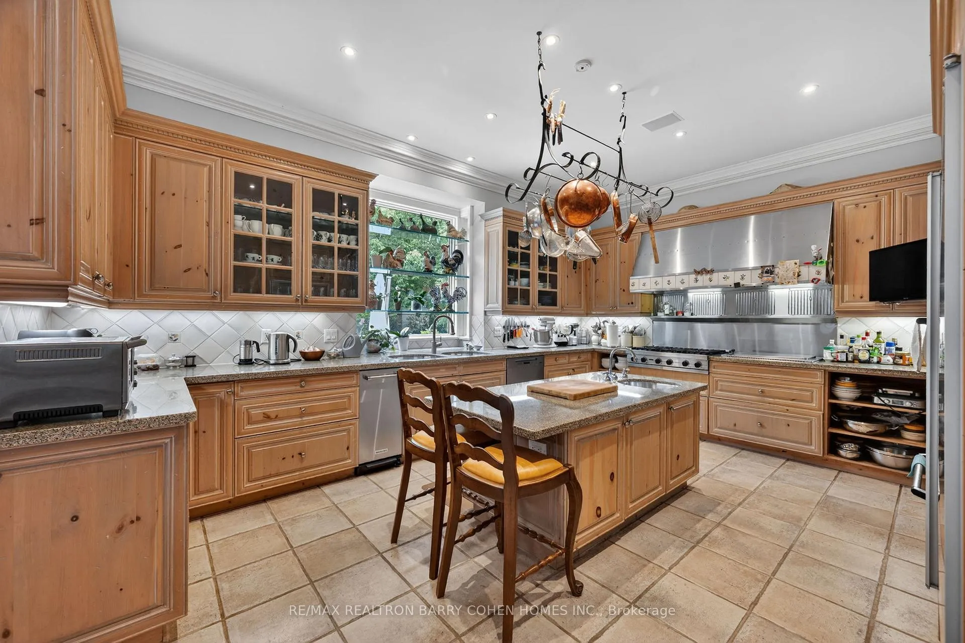 Photo 9 of 3 Vernham Court, North York, St. Andrew-Windfields — HOMEH