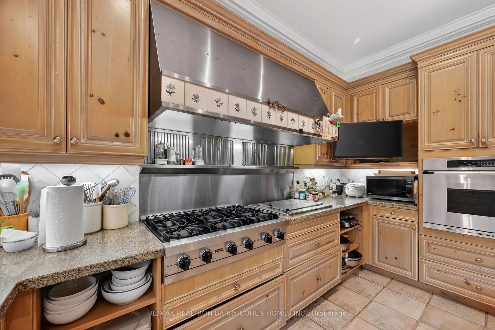 Photo 10 of 3 Vernham Court, North York, St. Andrew-Windfields — HOMEH