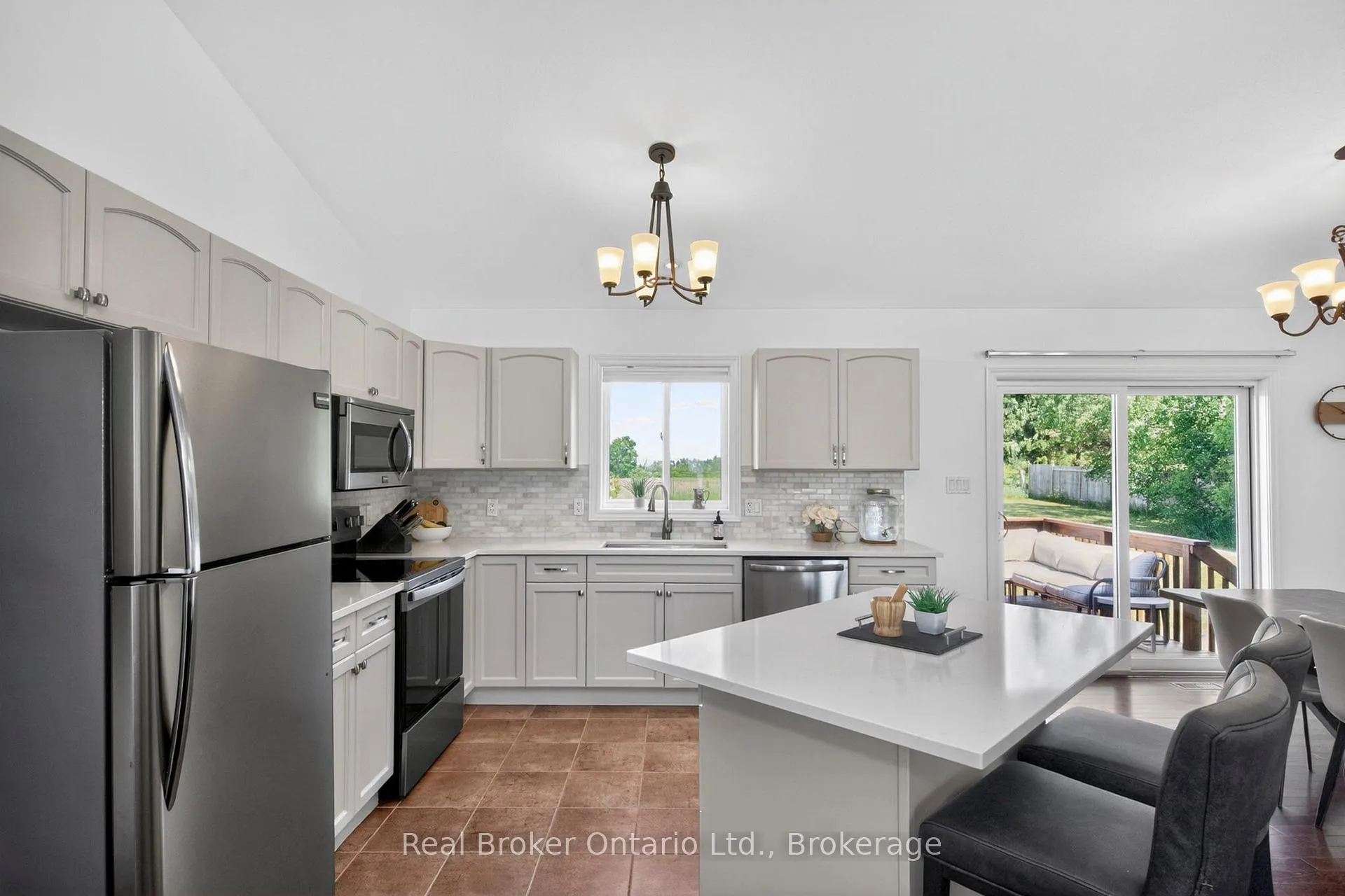 Photo 5 of 4984 Vasey Road, Tay, Rural Tay — HOMEH