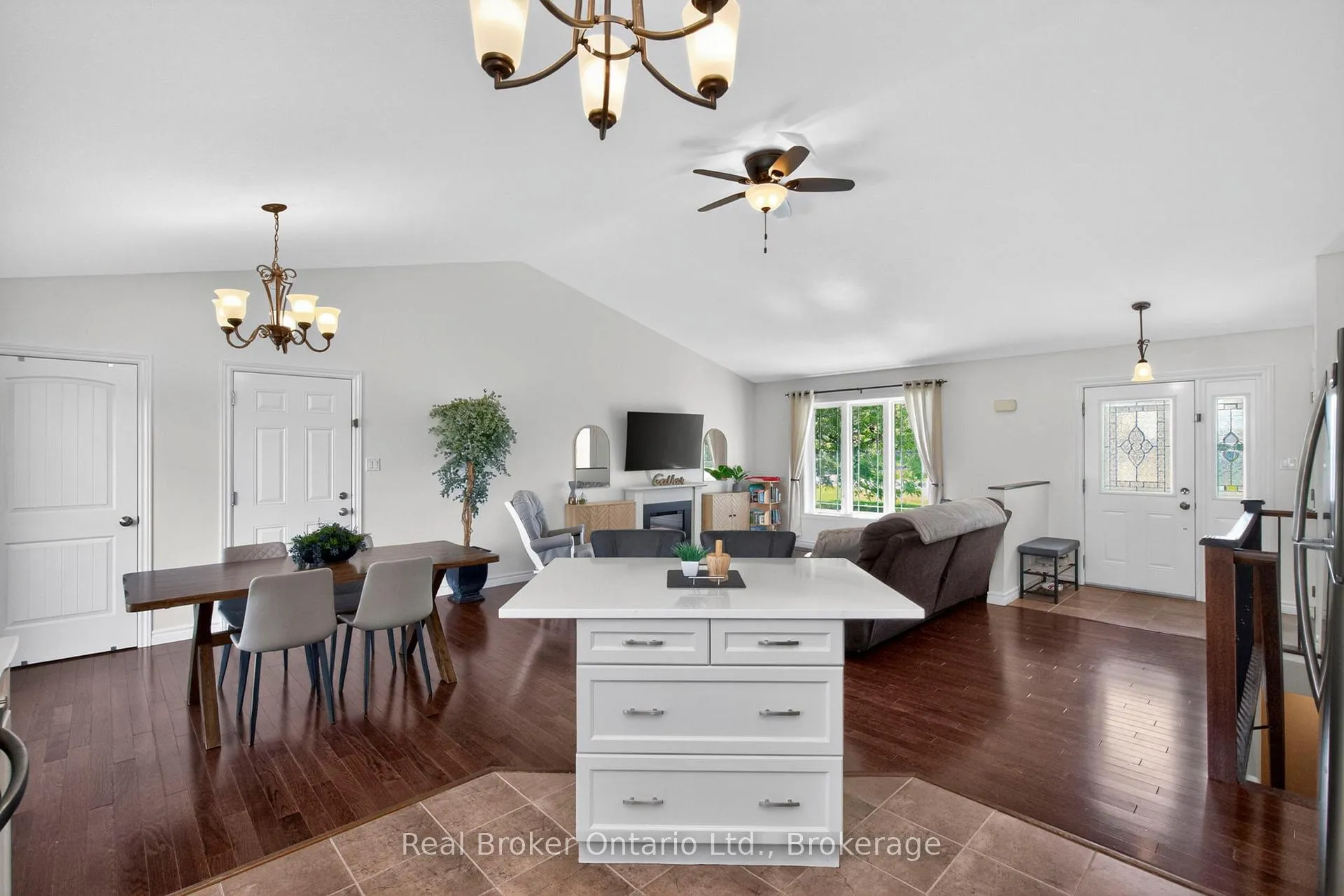 Photo 9 of 4984 Vasey Road, Tay, Rural Tay — HOMEH