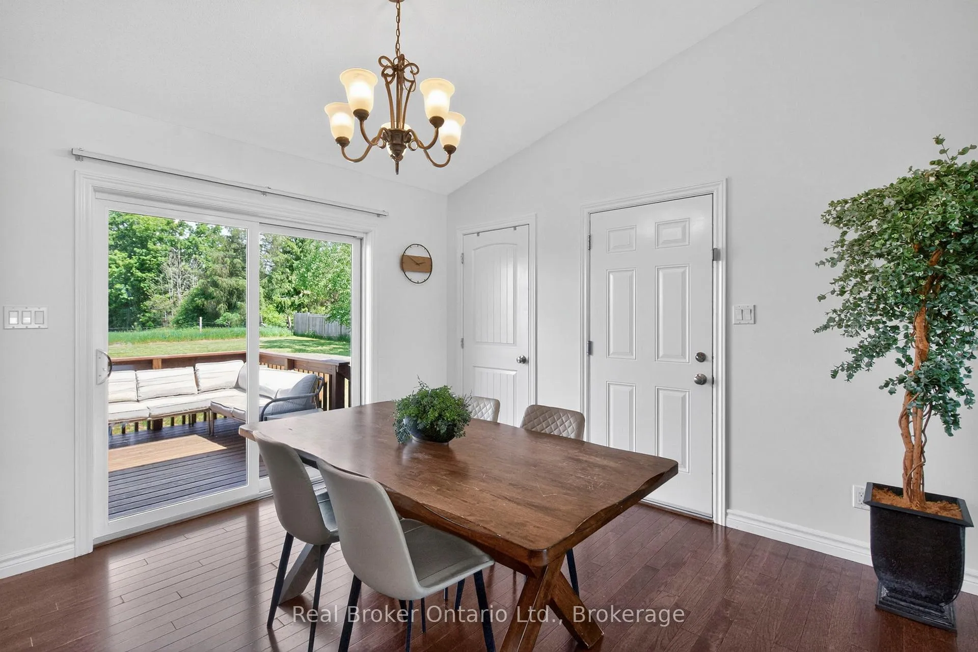 Photo 10 of 4984 Vasey Road, Tay, Rural Tay — HOMEH