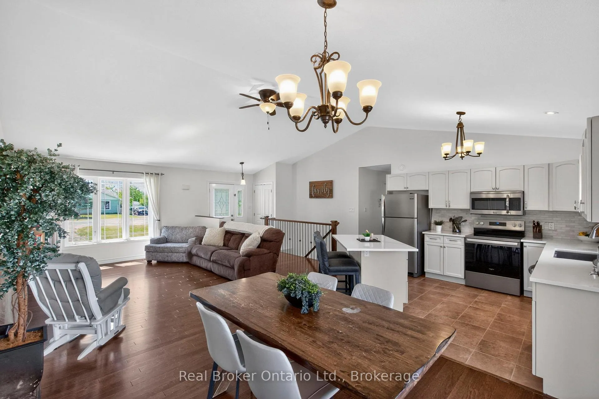 Photo 11 of 4984 Vasey Road, Tay, Rural Tay — HOMEH