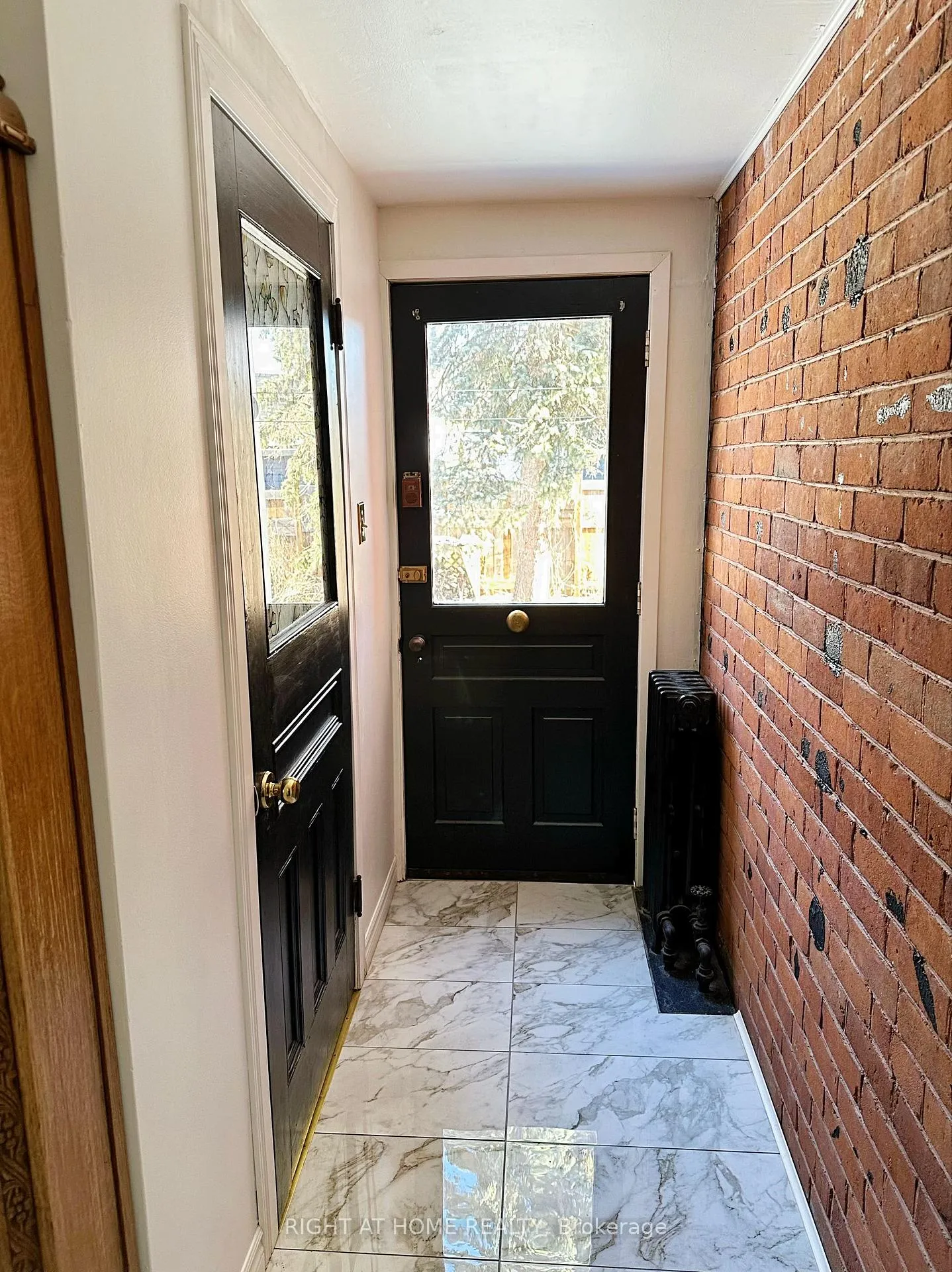 Photo 17 of 30 Grove Street E, Barrie, Wellington — HOMEH