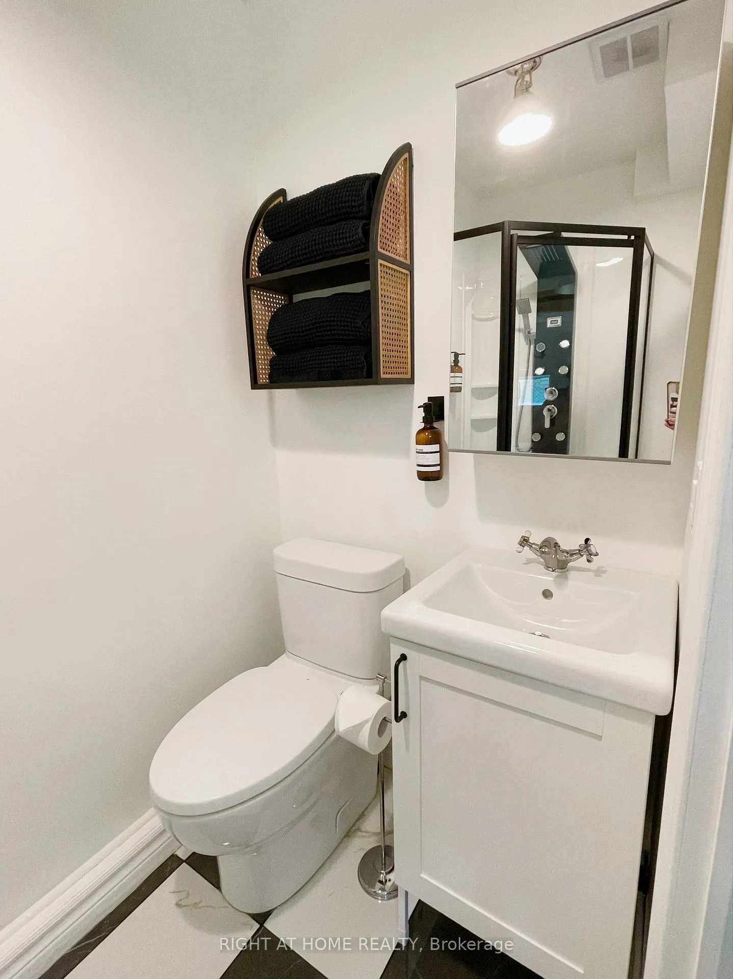 Photo 26 of 30 Grove Street E, Barrie, Wellington — HOMEH