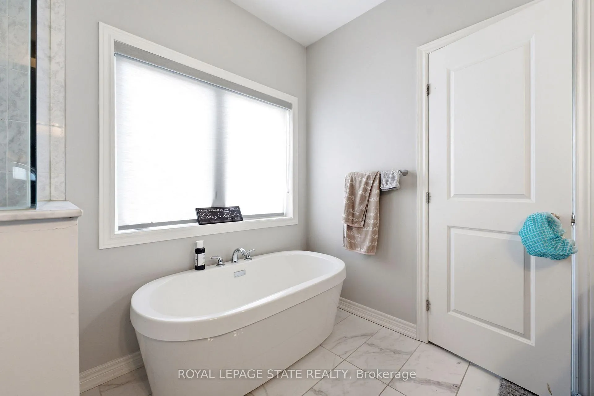 Photo 18 of 11 Morrison Drive, Hamilton, Meadowlands — HOMEH