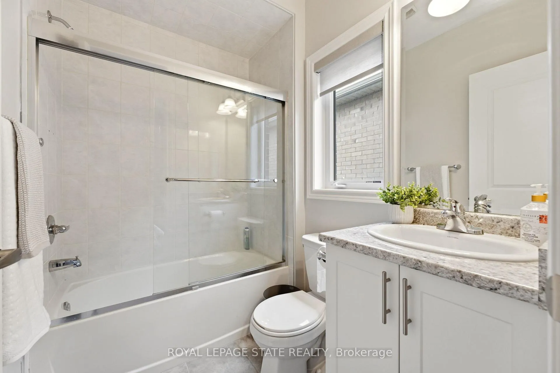 Photo 21 of 11 Morrison Drive, Hamilton, Meadowlands — HOMEH