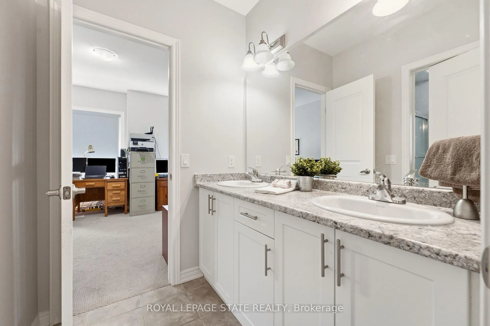 Photo 23 of 11 Morrison Drive, Hamilton, Meadowlands — HOMEH