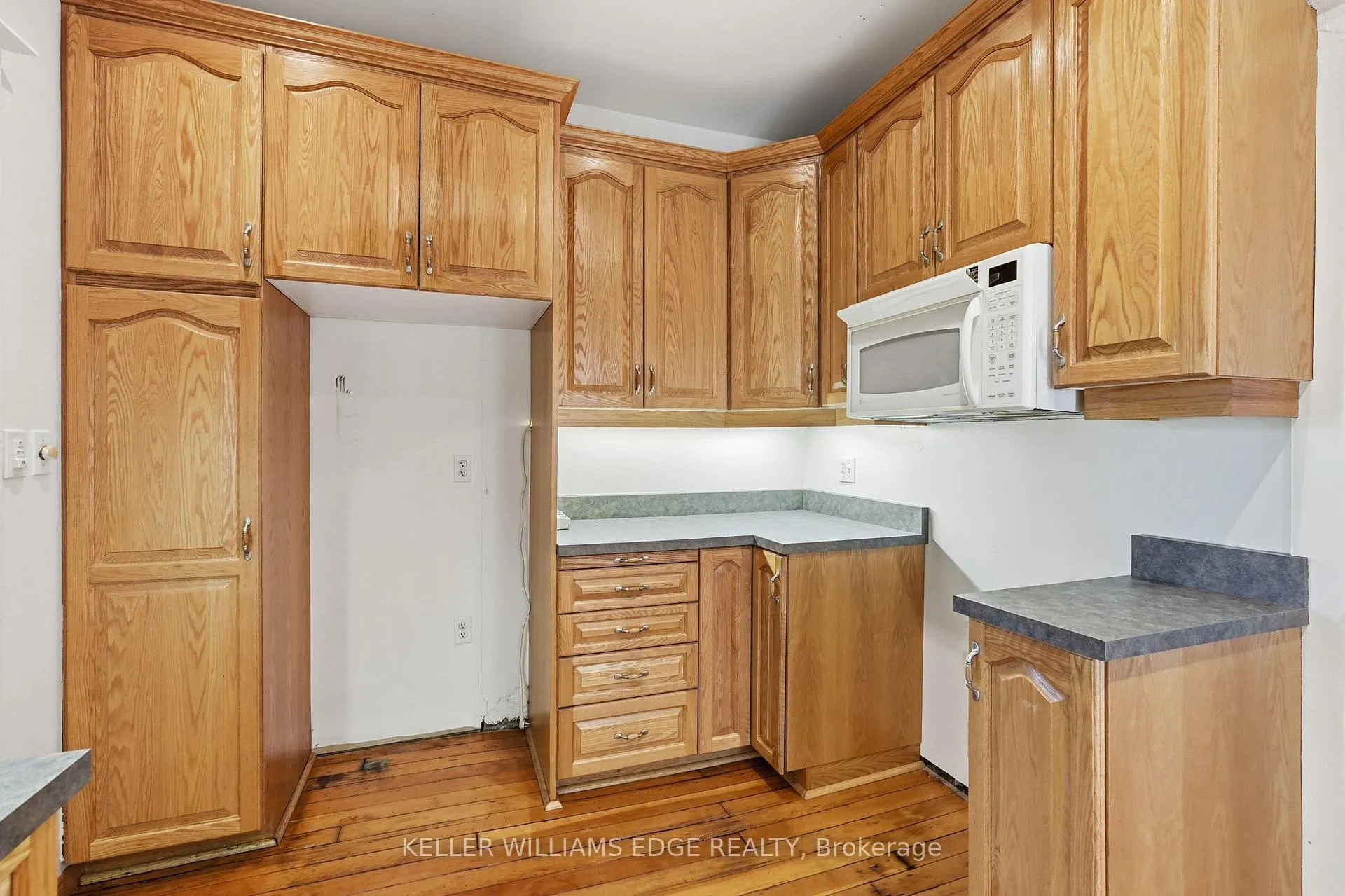 Photo 13 of 3 Ancaster Street E, Hamilton, Dundas — HOMEH