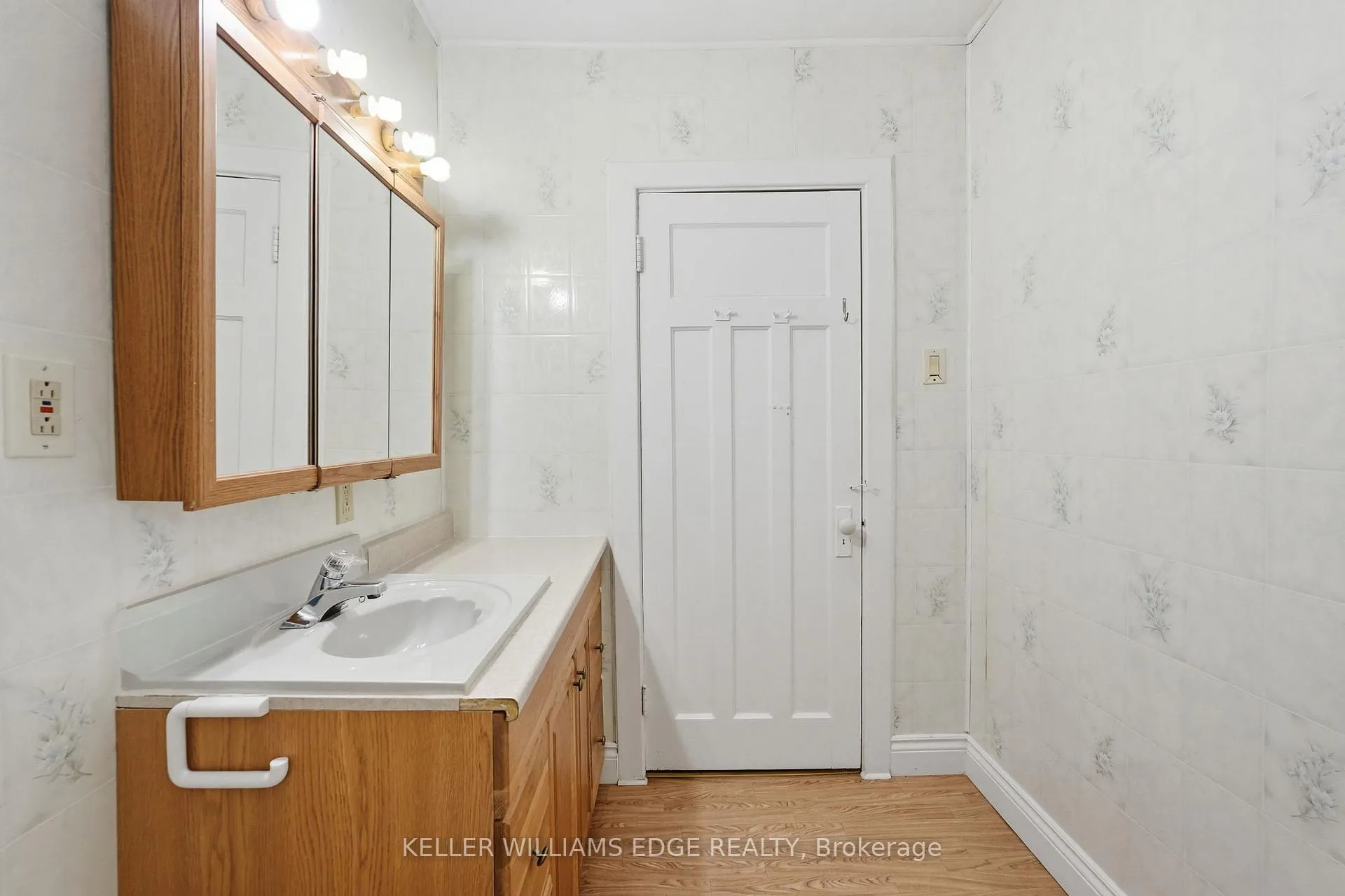 Photo 35 of 3 Ancaster Street E, Hamilton, Dundas — HOMEH
