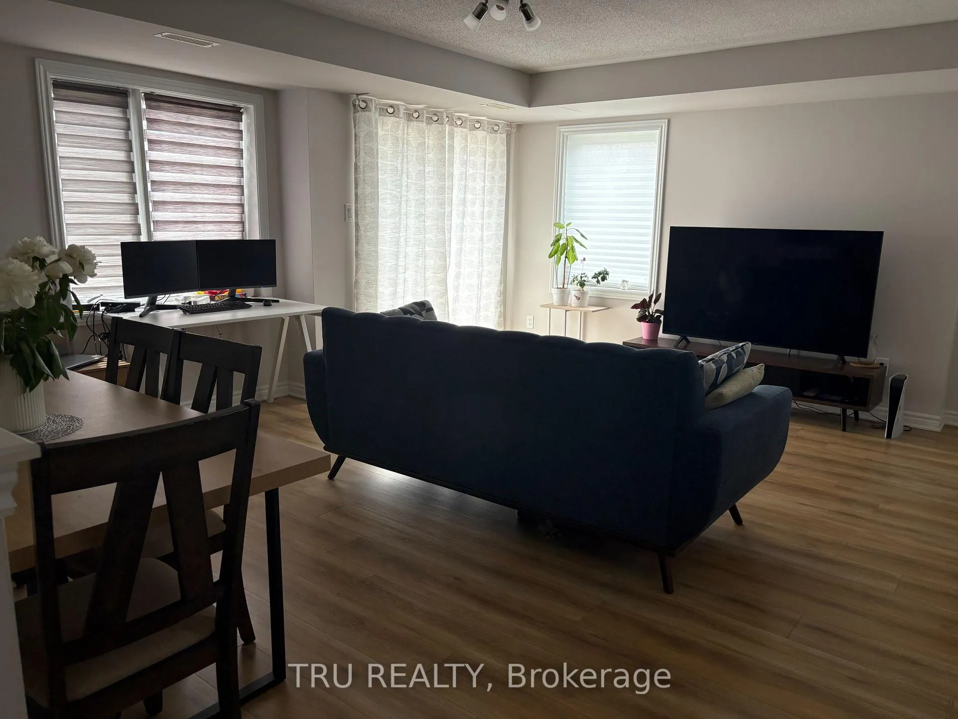 Photo 3 of 703 NAUTILUS Private, Ottawa, Kanata - Emerald Meadows/Trailwest — HOMEH