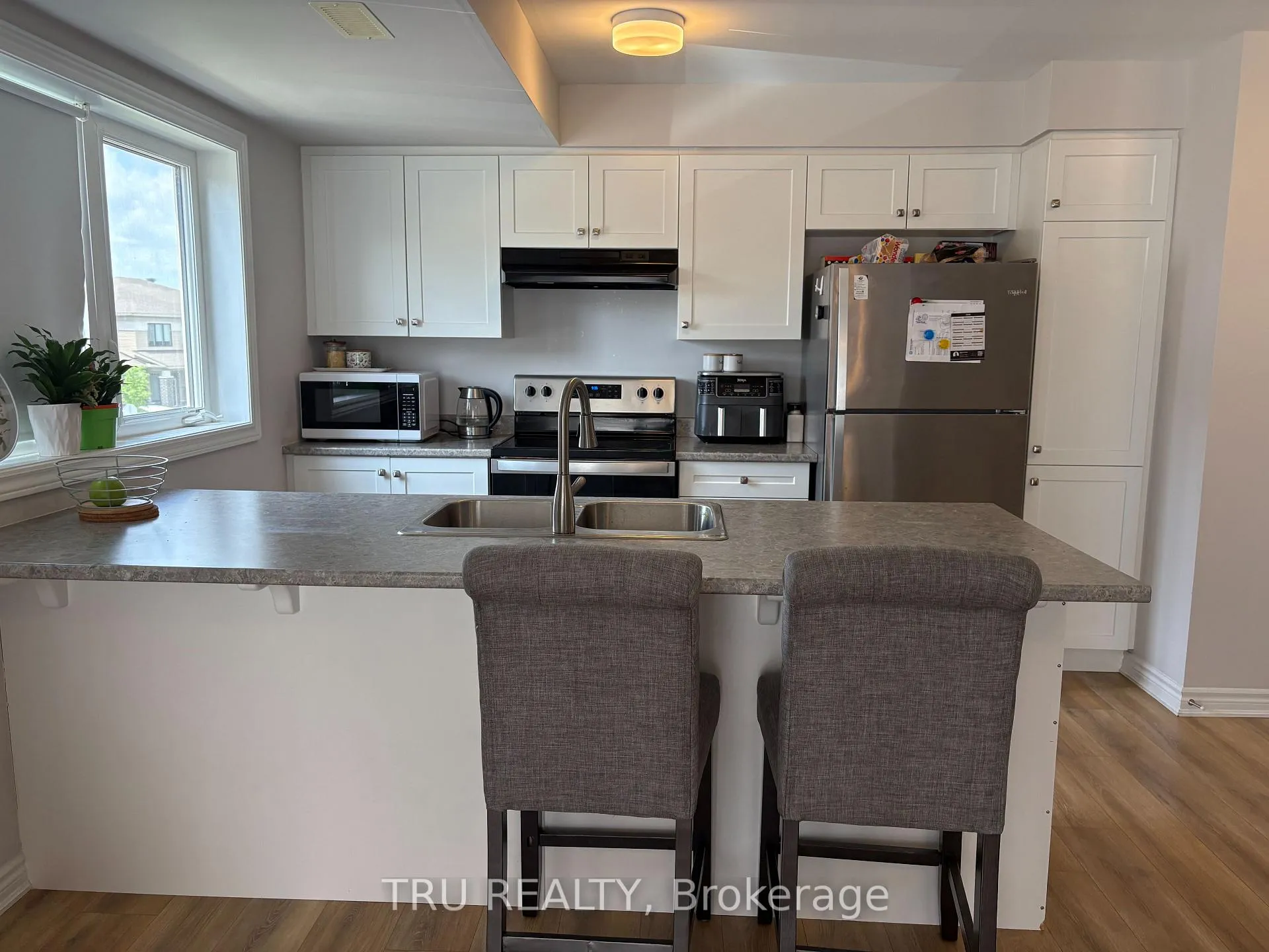Photo 5 of 703 NAUTILUS Private, Ottawa, Kanata - Emerald Meadows/Trailwest — HOMEH