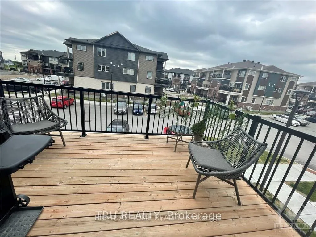 Photo 6 of 703 NAUTILUS Private, Ottawa, Kanata - Emerald Meadows/Trailwest — HOMEH
