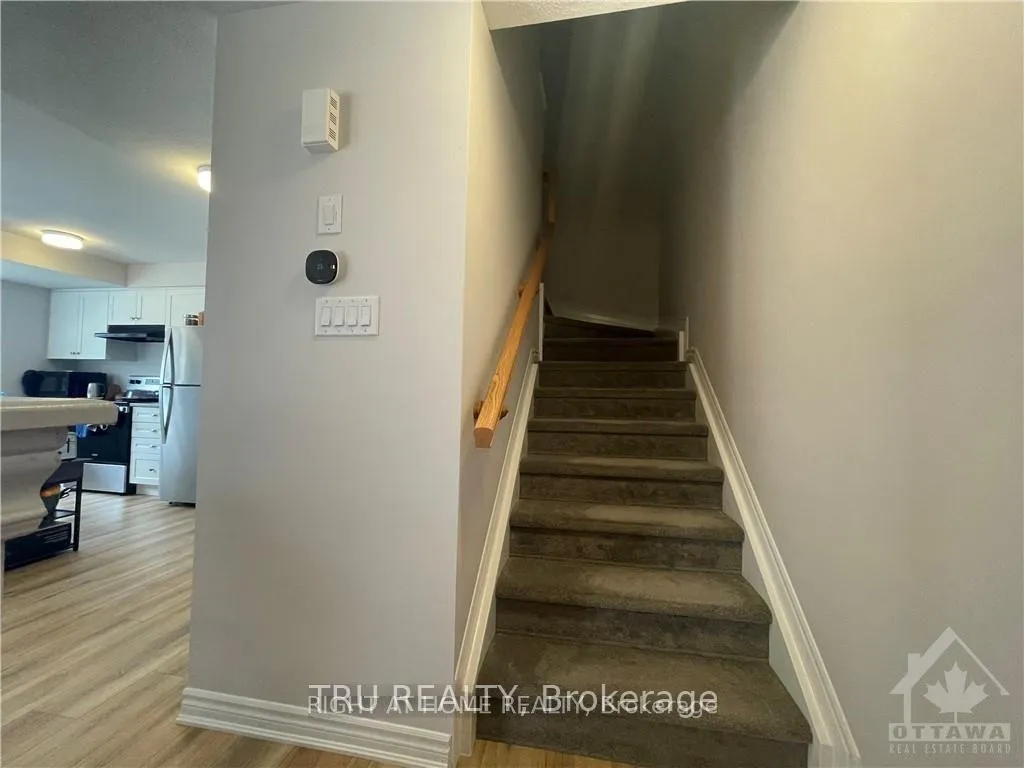 Photo 8 of 703 NAUTILUS Private, Ottawa, Kanata - Emerald Meadows/Trailwest — HOMEH