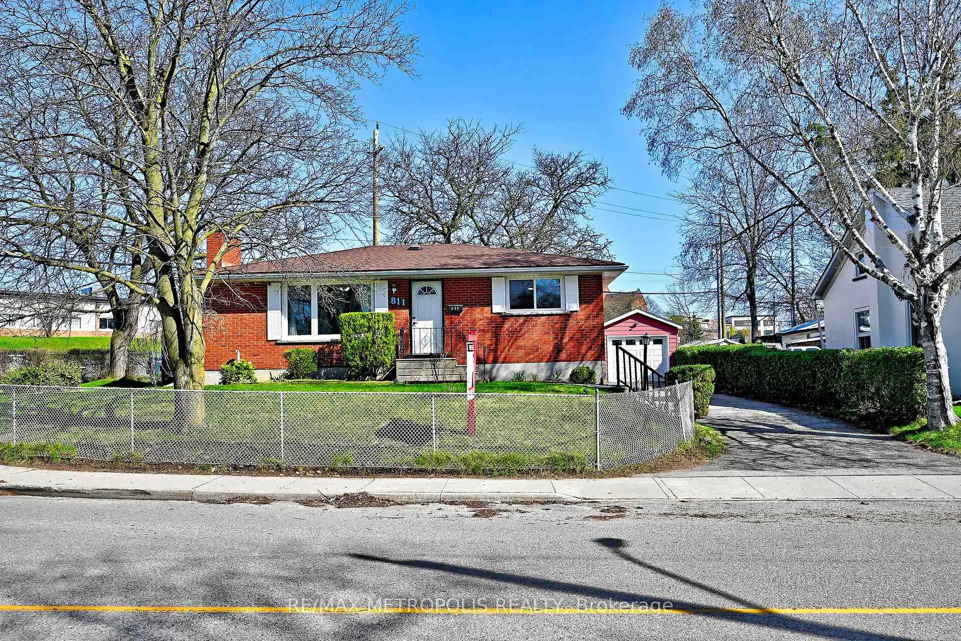 Photo 1 of 811 Dolph Street N, Cambridge — HOMEH