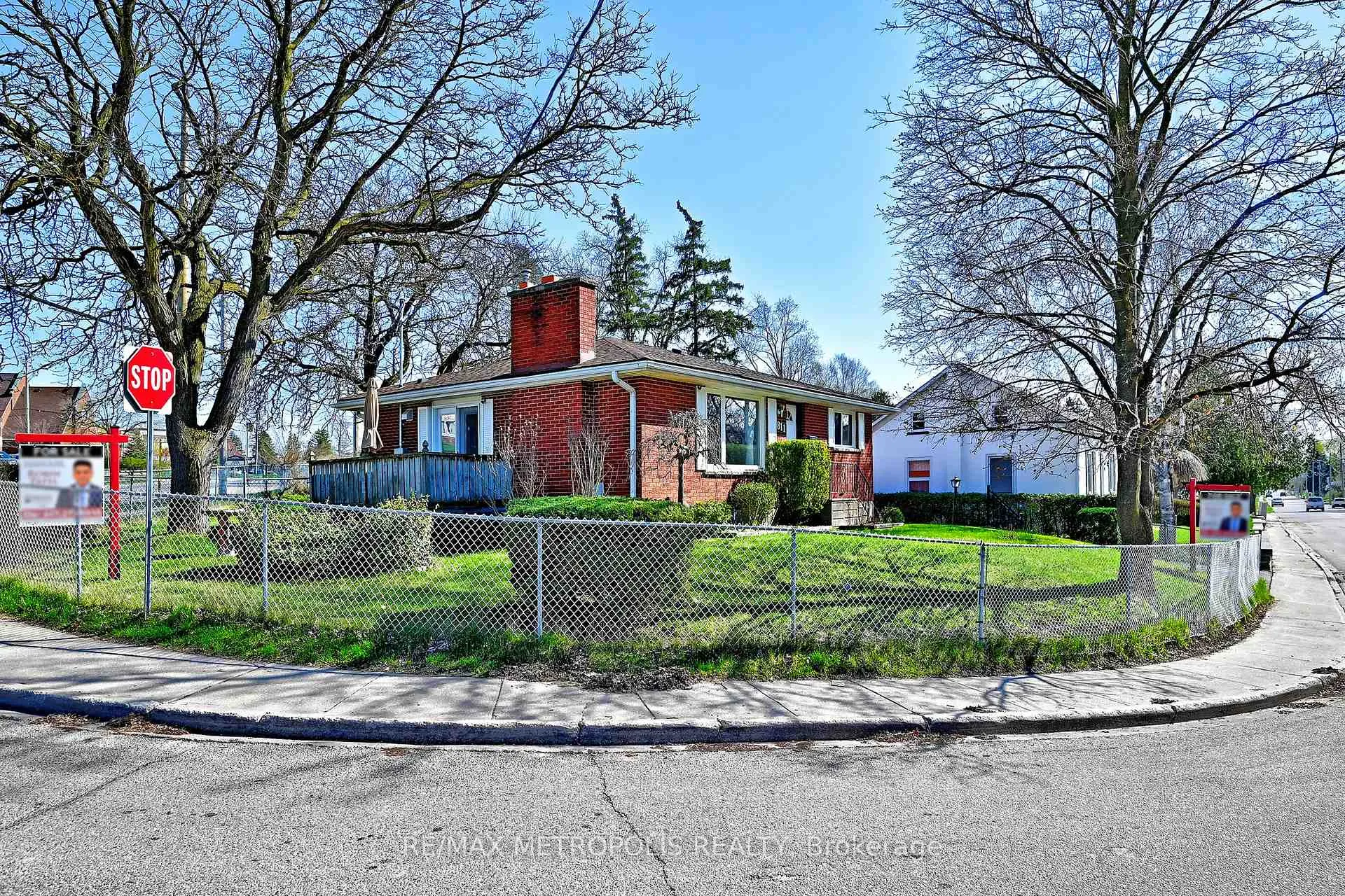 Photo 2 of 811 Dolph Street N, Cambridge — HOMEH