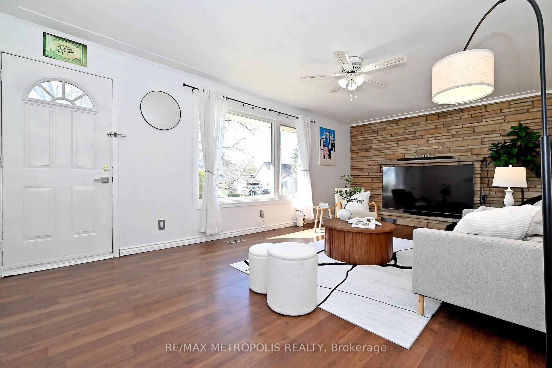 Photo 5 of 811 Dolph Street N, Cambridge — HOMEH