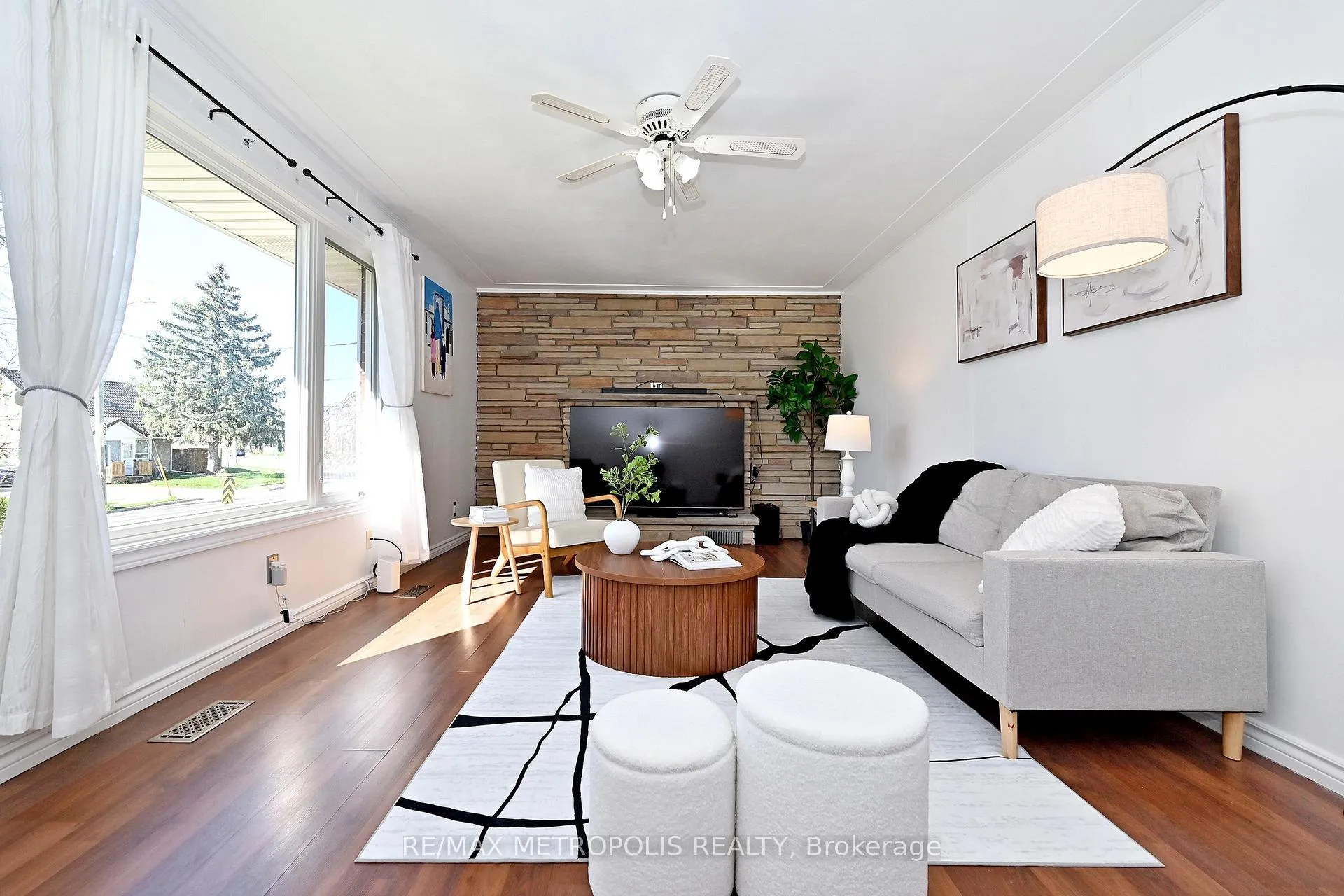 Photo 6 of 811 Dolph Street N, Cambridge — HOMEH