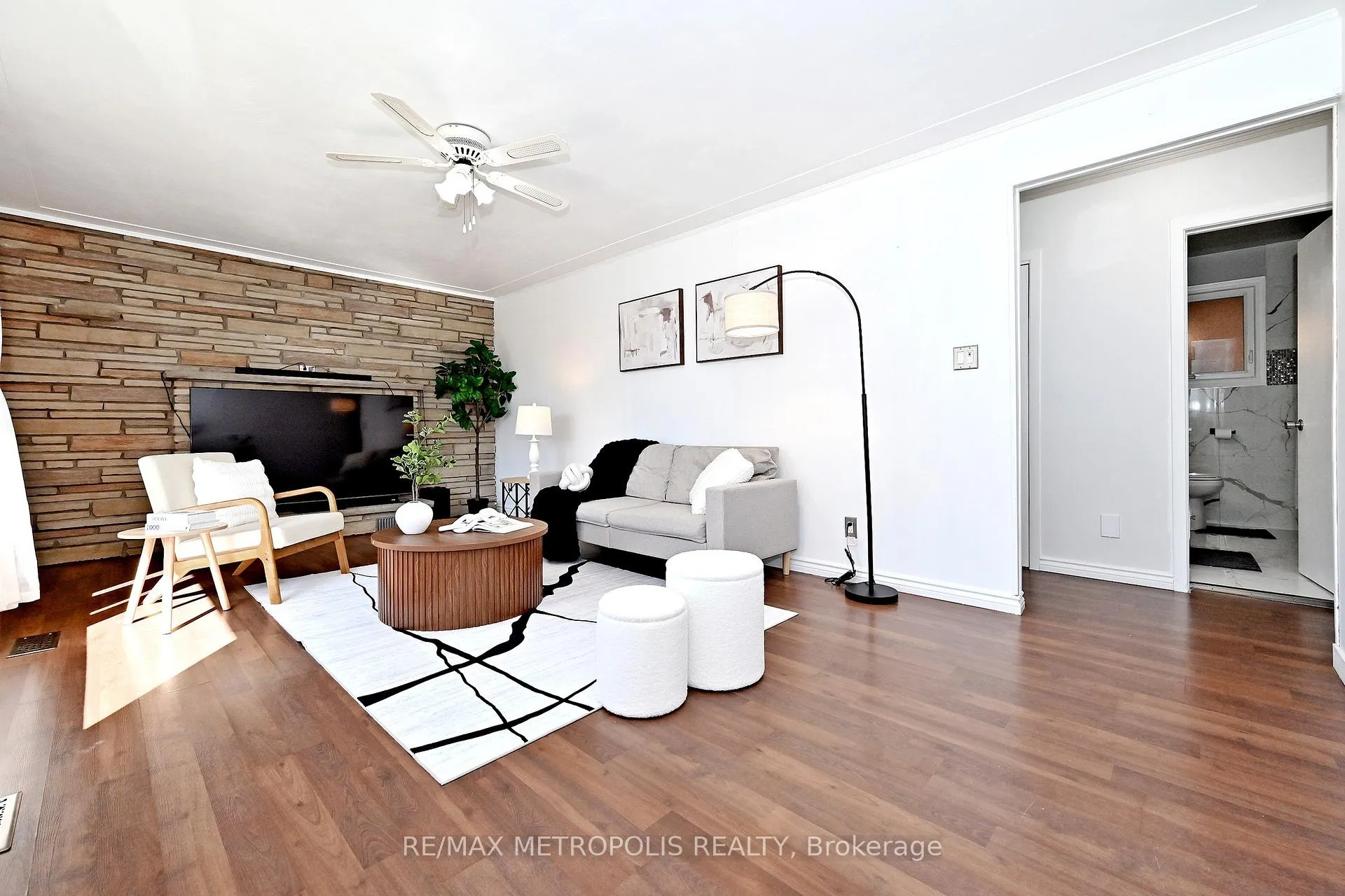 Photo 7 of 811 Dolph Street N, Cambridge — HOMEH