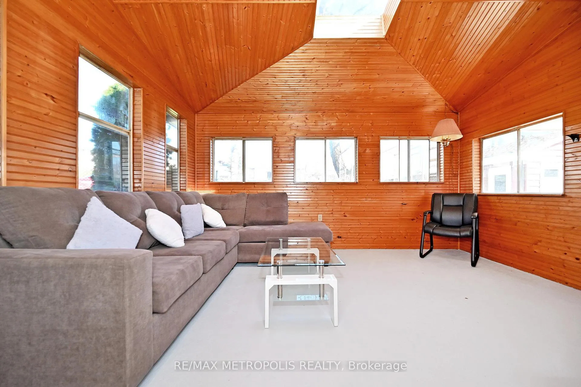 Photo 12 of 811 Dolph Street N, Cambridge — HOMEH