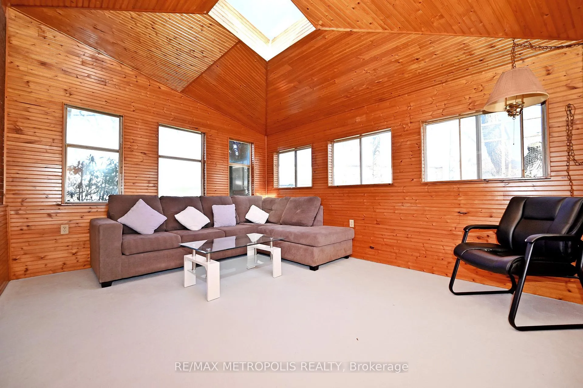 Photo 13 of 811 Dolph Street N, Cambridge — HOMEH