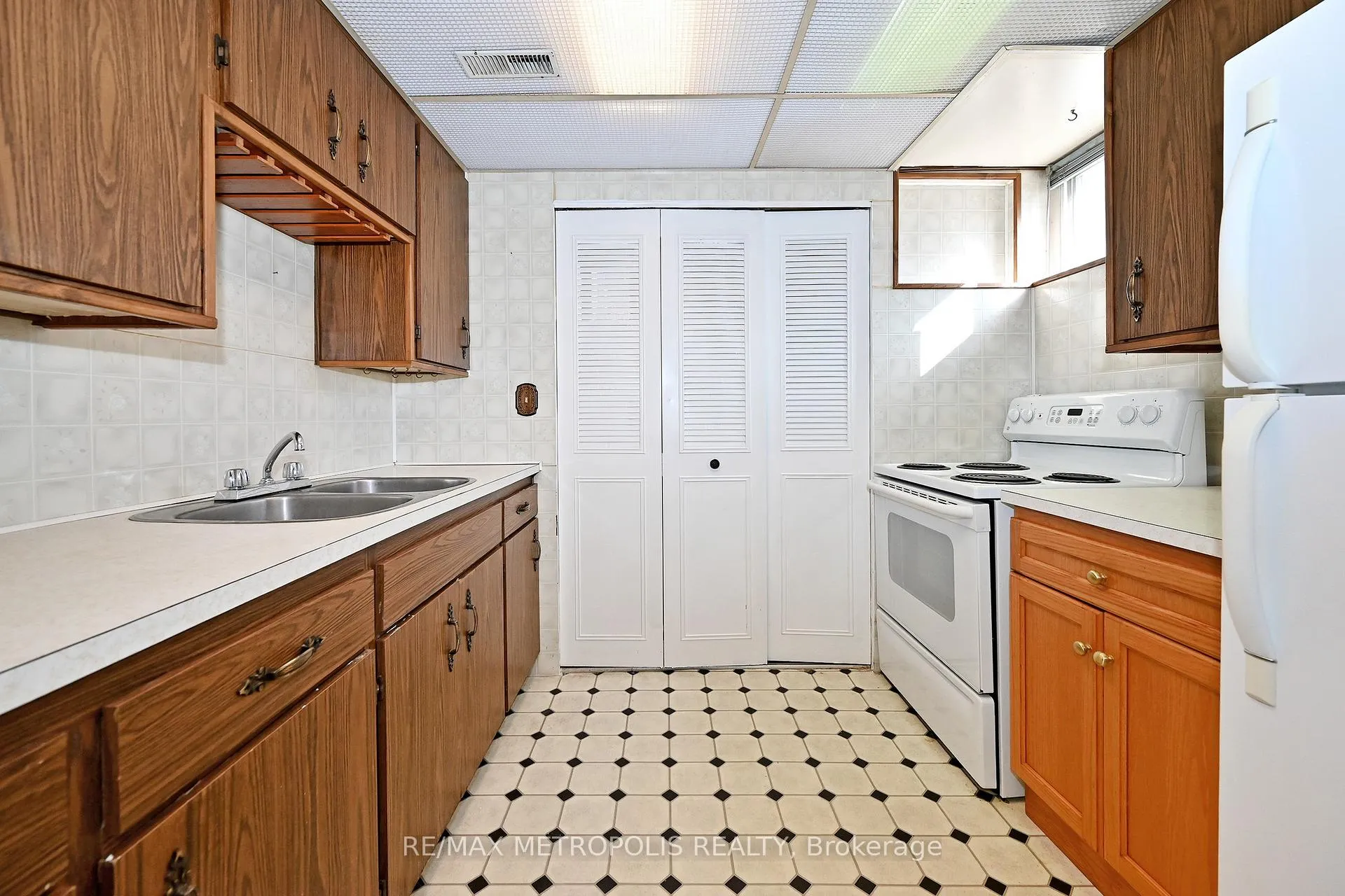 Photo 30 of 811 Dolph Street N, Cambridge — HOMEH