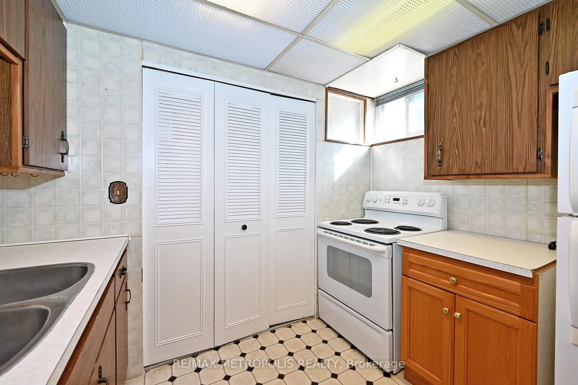 Photo 31 of 811 Dolph Street N, Cambridge — HOMEH