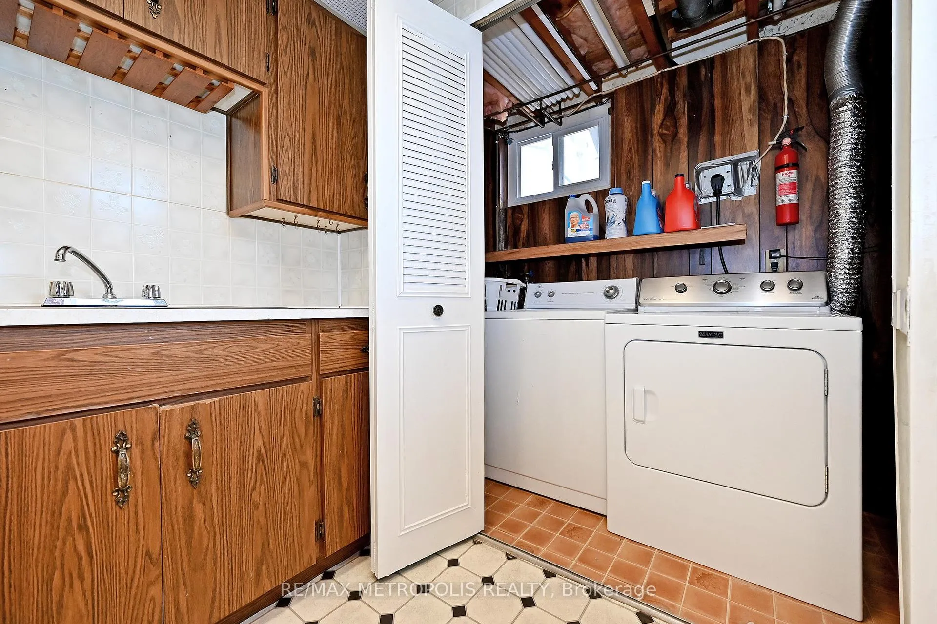 Photo 32 of 811 Dolph Street N, Cambridge — HOMEH