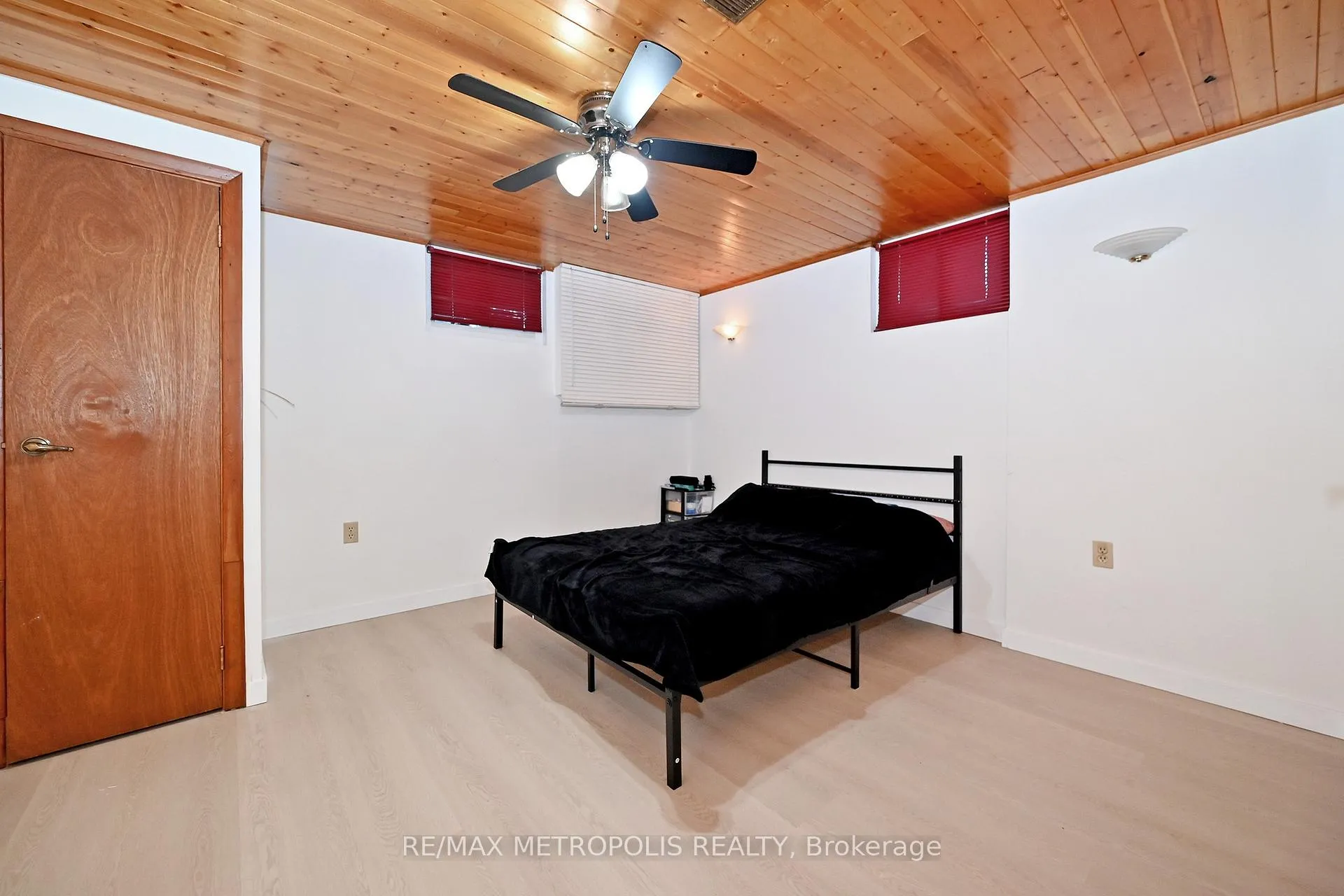 Photo 33 of 811 Dolph Street N, Cambridge — HOMEH