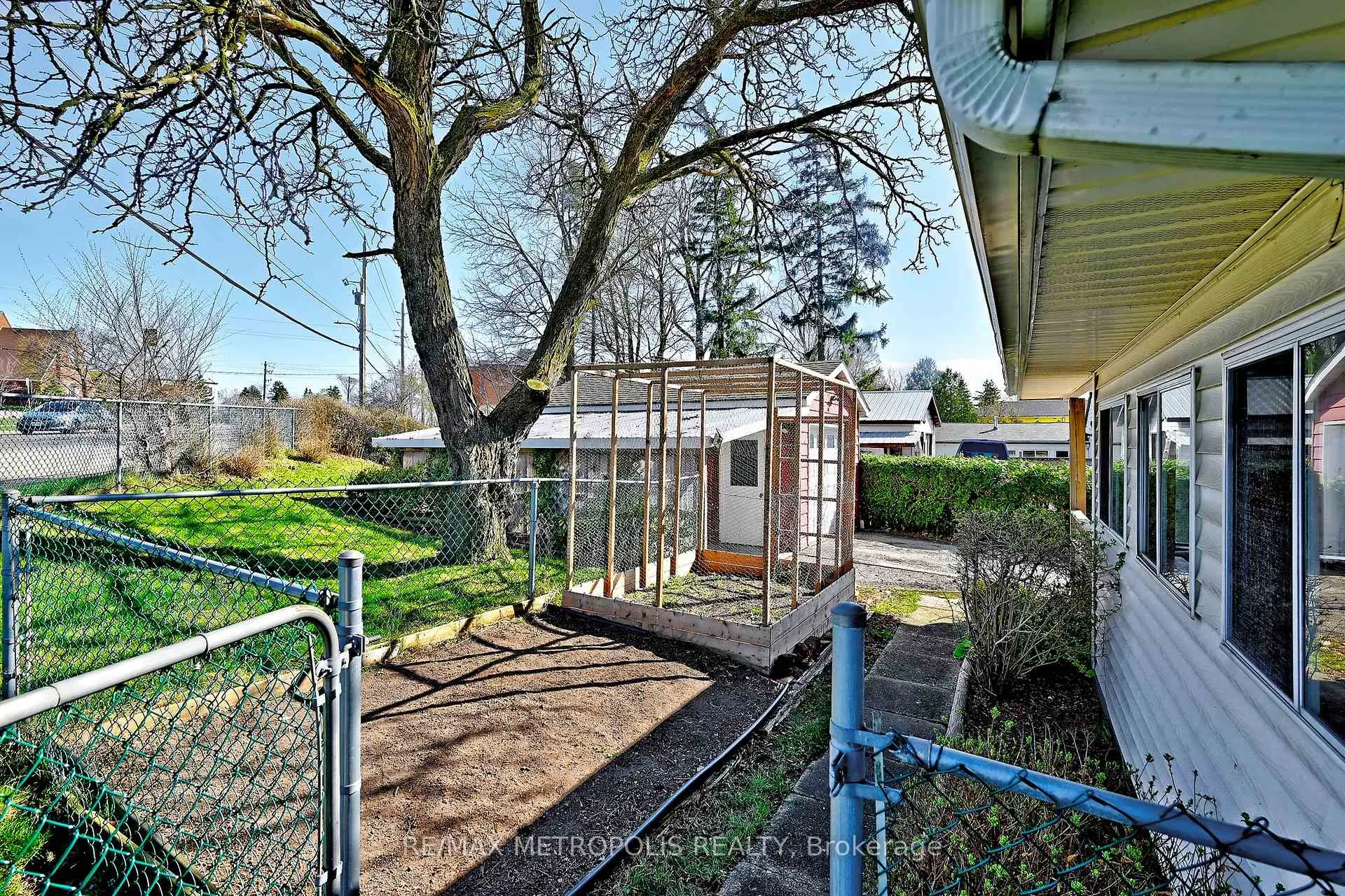 Photo 39 of 811 Dolph Street N, Cambridge — HOMEH