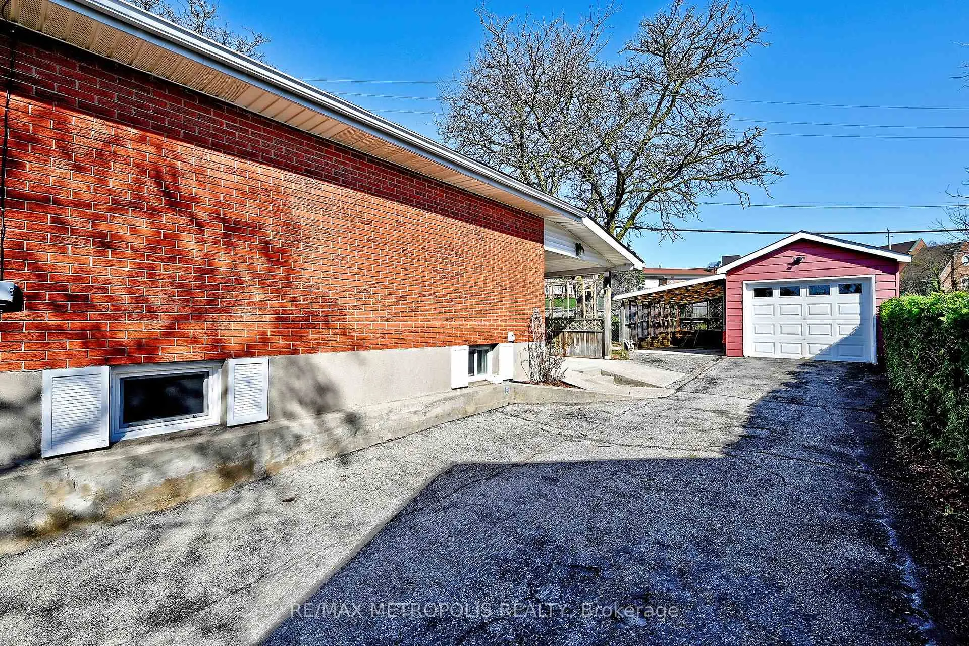 Photo 40 of 811 Dolph Street N, Cambridge — HOMEH