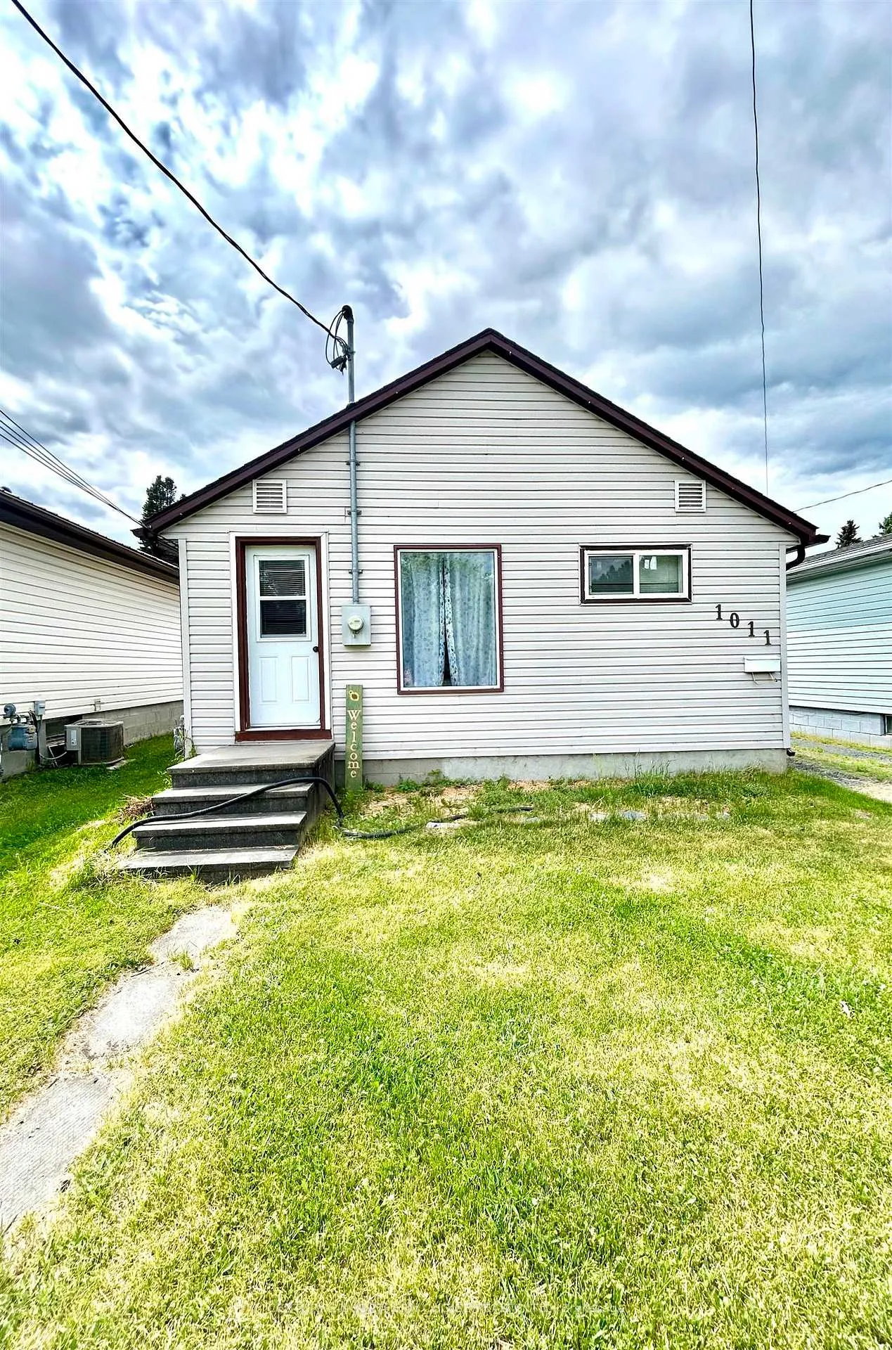 Front of 1011 Portage Avenue N