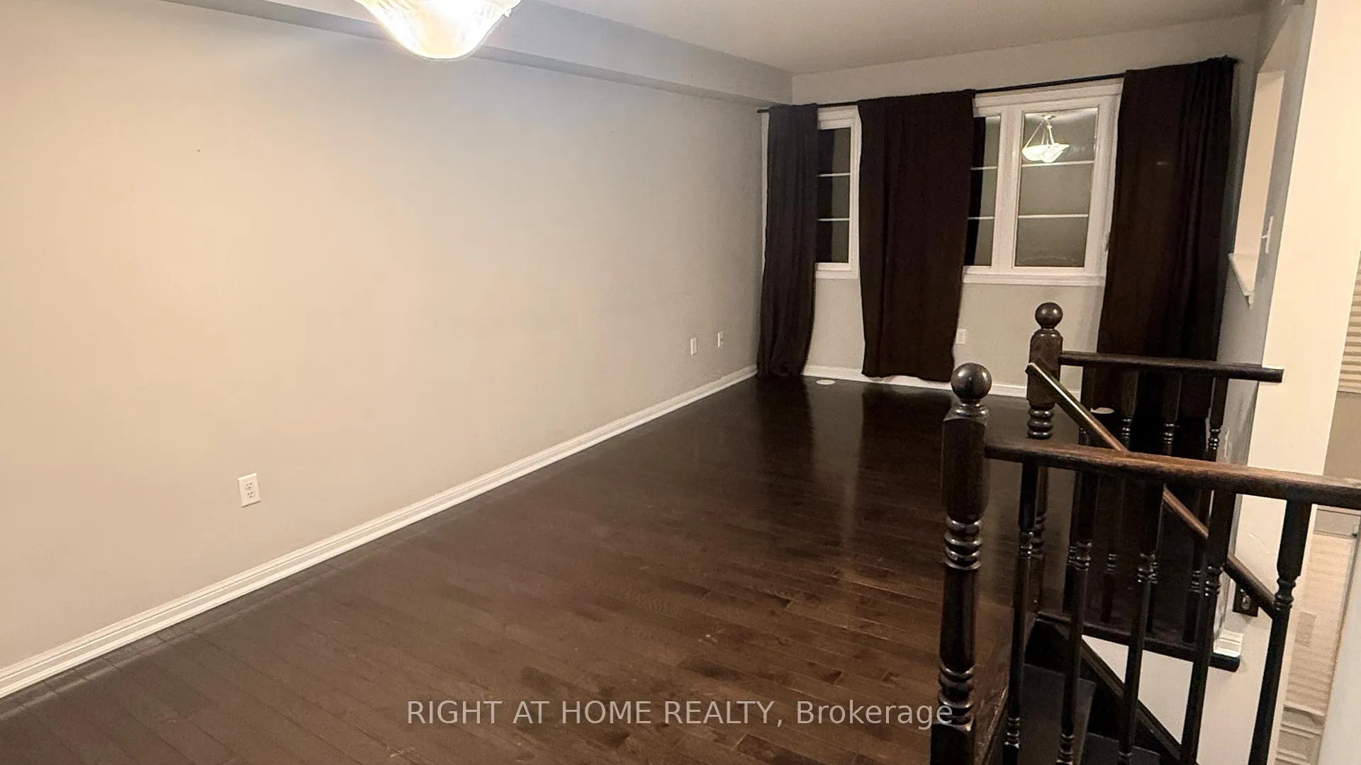 Photo 4 of 20 Ferguson Street, Scarborough, Clairlea-Birchmount — HOMEH