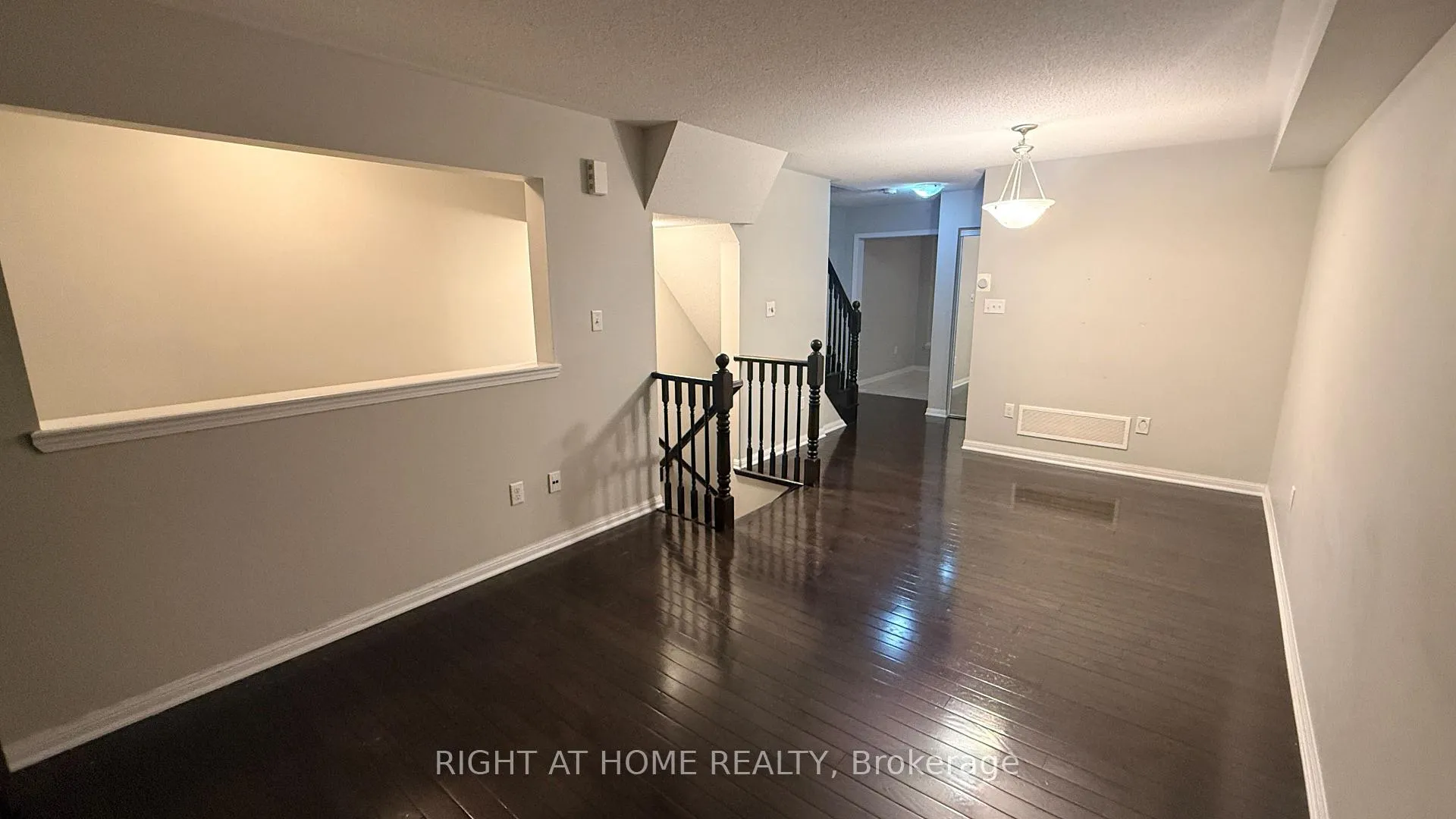 Photo 5 of 20 Ferguson Street, Scarborough, Clairlea-Birchmount — HOMEH