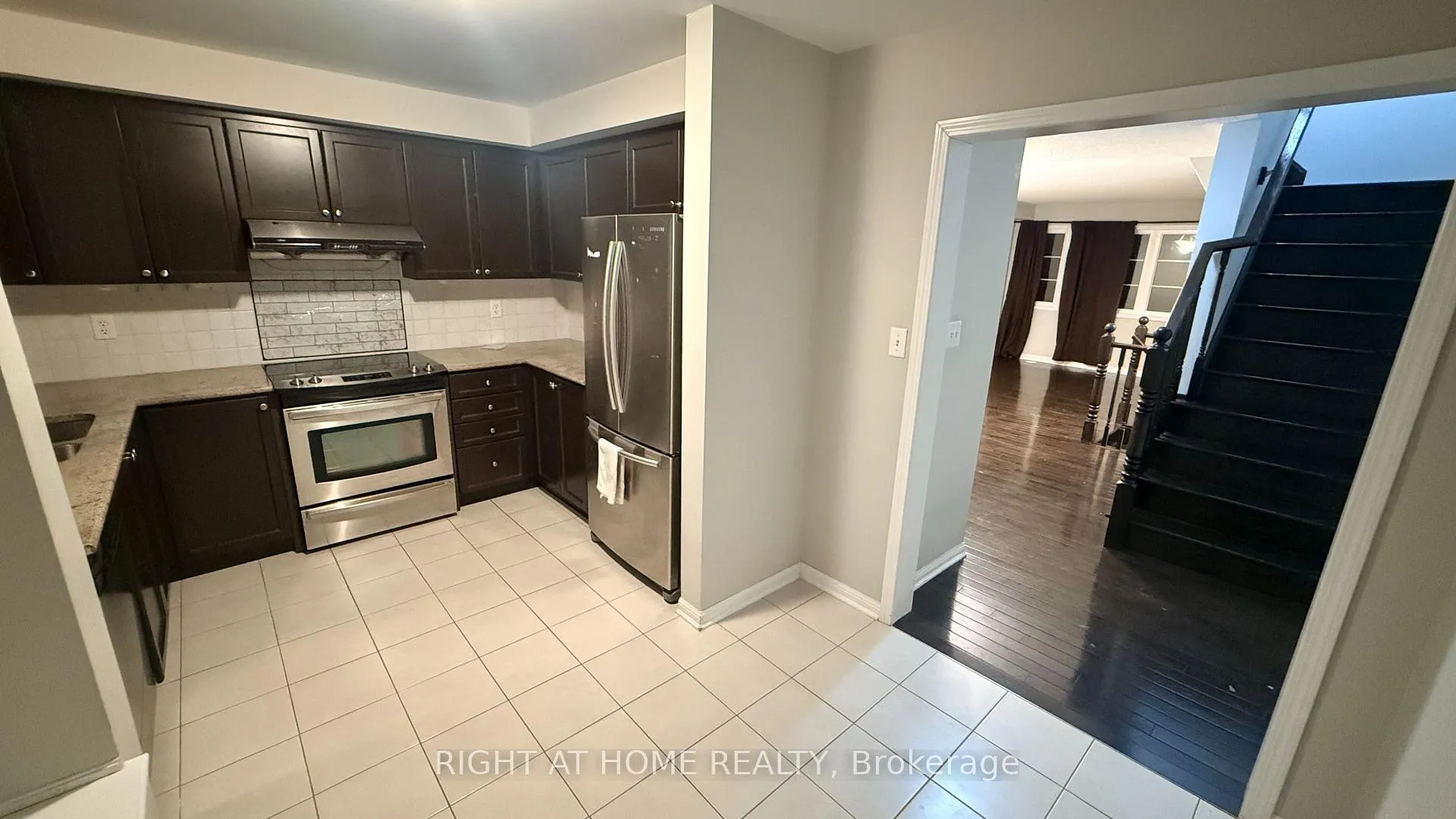 Photo 8 of 20 Ferguson Street, Scarborough, Clairlea-Birchmount — HOMEH