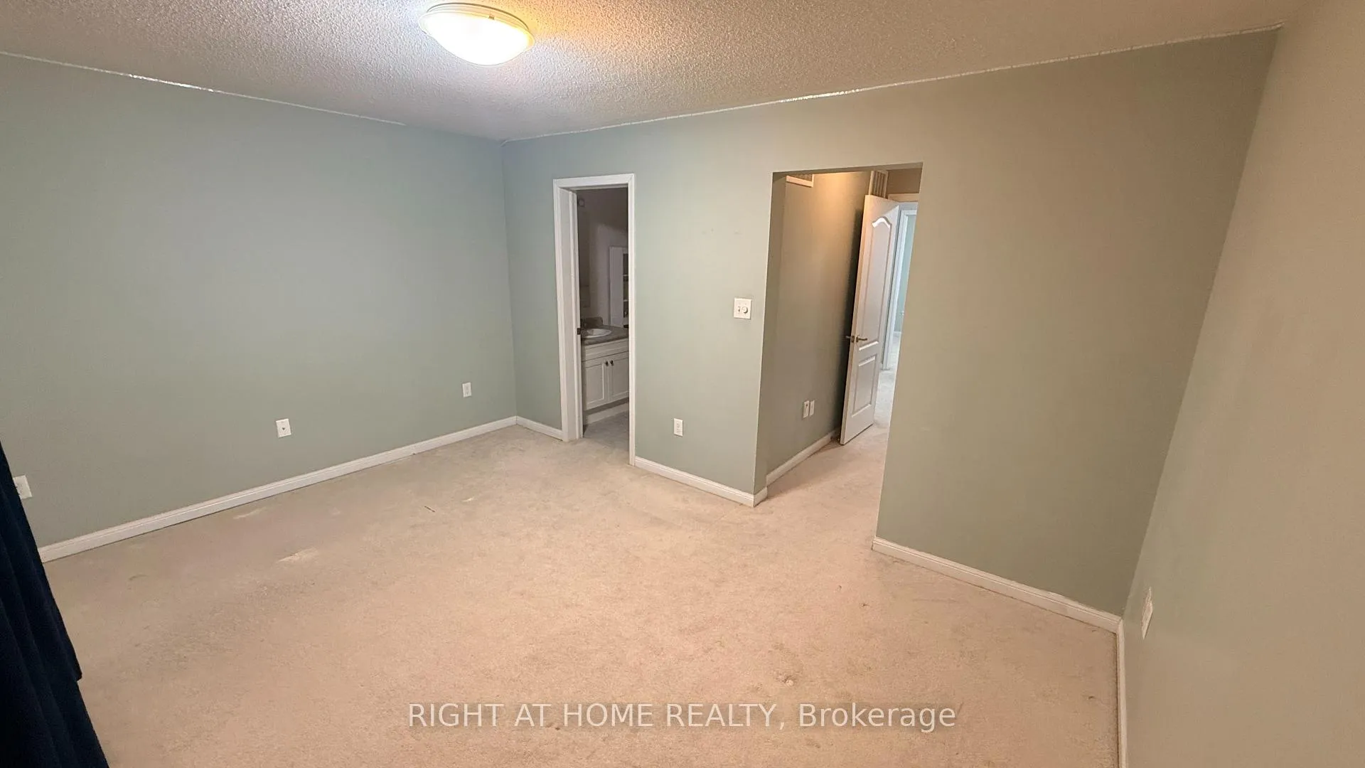 Photo 12 of 20 Ferguson Street, Scarborough, Clairlea-Birchmount — HOMEH