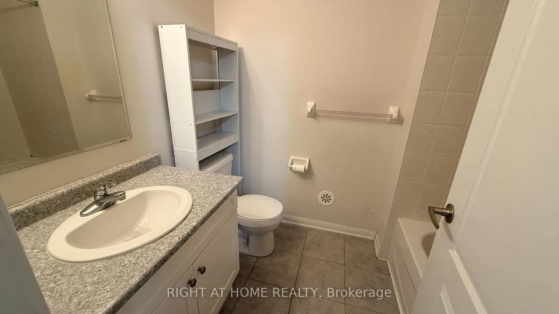 Photo 14 of 20 Ferguson Street, Scarborough, Clairlea-Birchmount — HOMEH