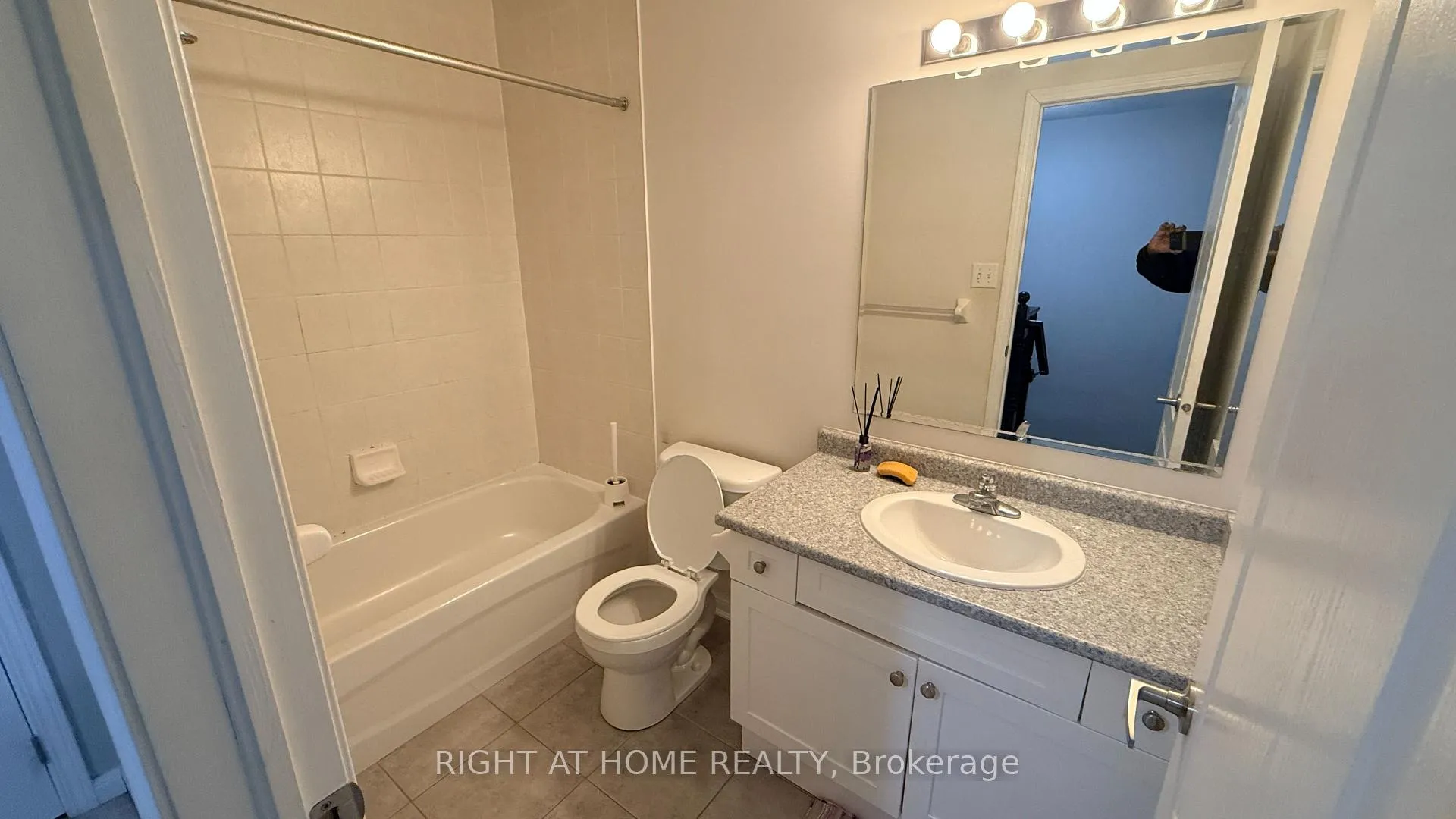 Photo 18 of 20 Ferguson Street, Scarborough, Clairlea-Birchmount — HOMEH