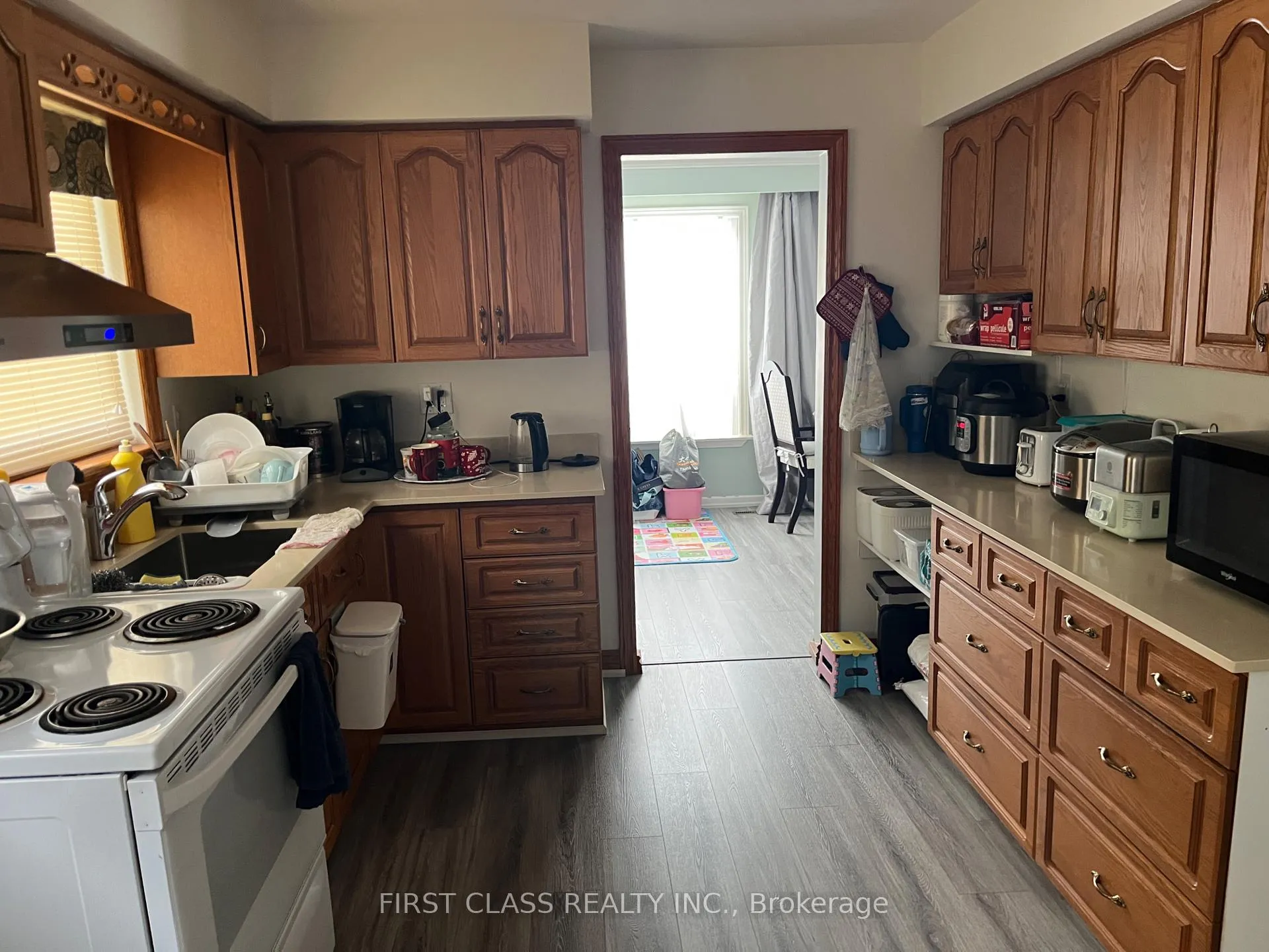 Photo 4 of 14 Pringle Avenue, Markham, Markham Village — HOMEH